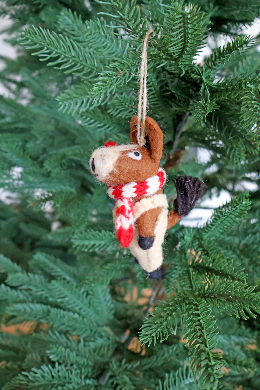 Weihnachtsanhänger Pferd I Filz Christbaumschmuck I Weihnachtsdeko Pferdchen I Pferd mit Latzhose und Schal