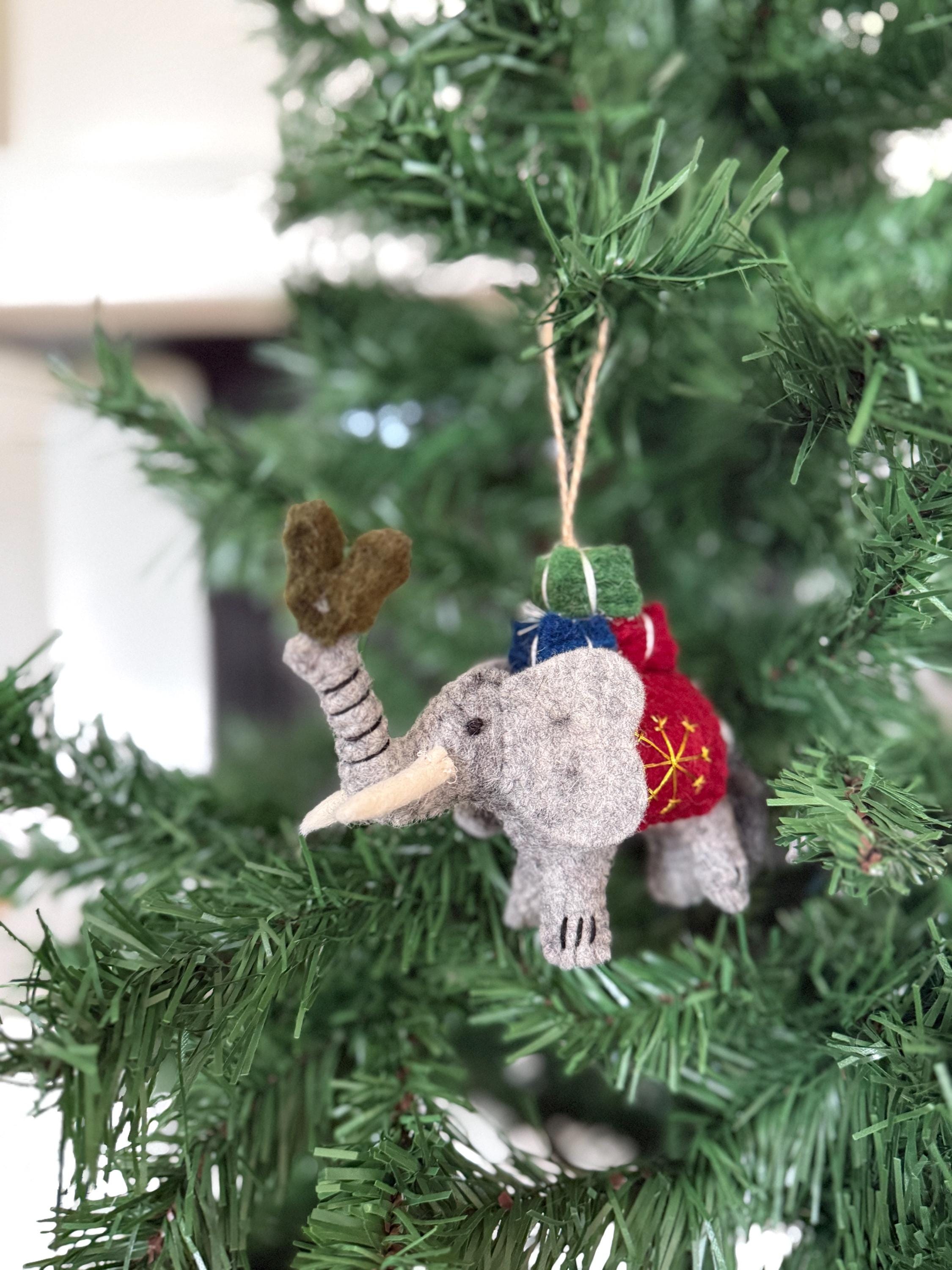 Anhänger Elefant mit Weihnachtsbaum I Deko aus Filz I Winter I Weihnachtsbaum I Weihnachtselefant I Anhänger aus Filz I Wildtiere