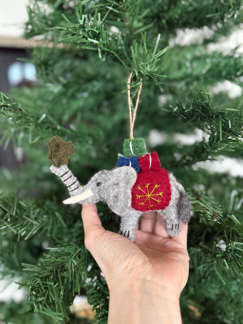 Anhänger Elefant mit Weihnachtsbaum I Deko aus Filz I Winter I Weihnachtsbaum I Weihnachtselefant I Anhänger aus Filz I Wildtiere