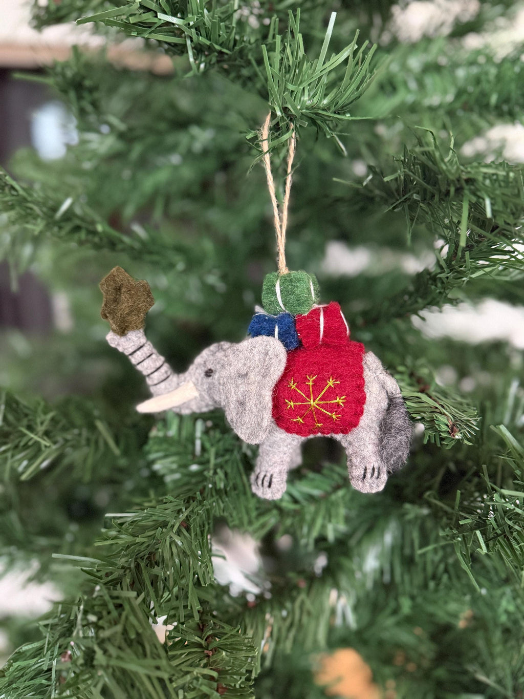 Anhänger Elefant mit Weihnachtsbaum I Deko aus Filz I Winter I Weihnachtsbaum I Weihnachtselefant I Anhänger aus Filz I Wildtiere