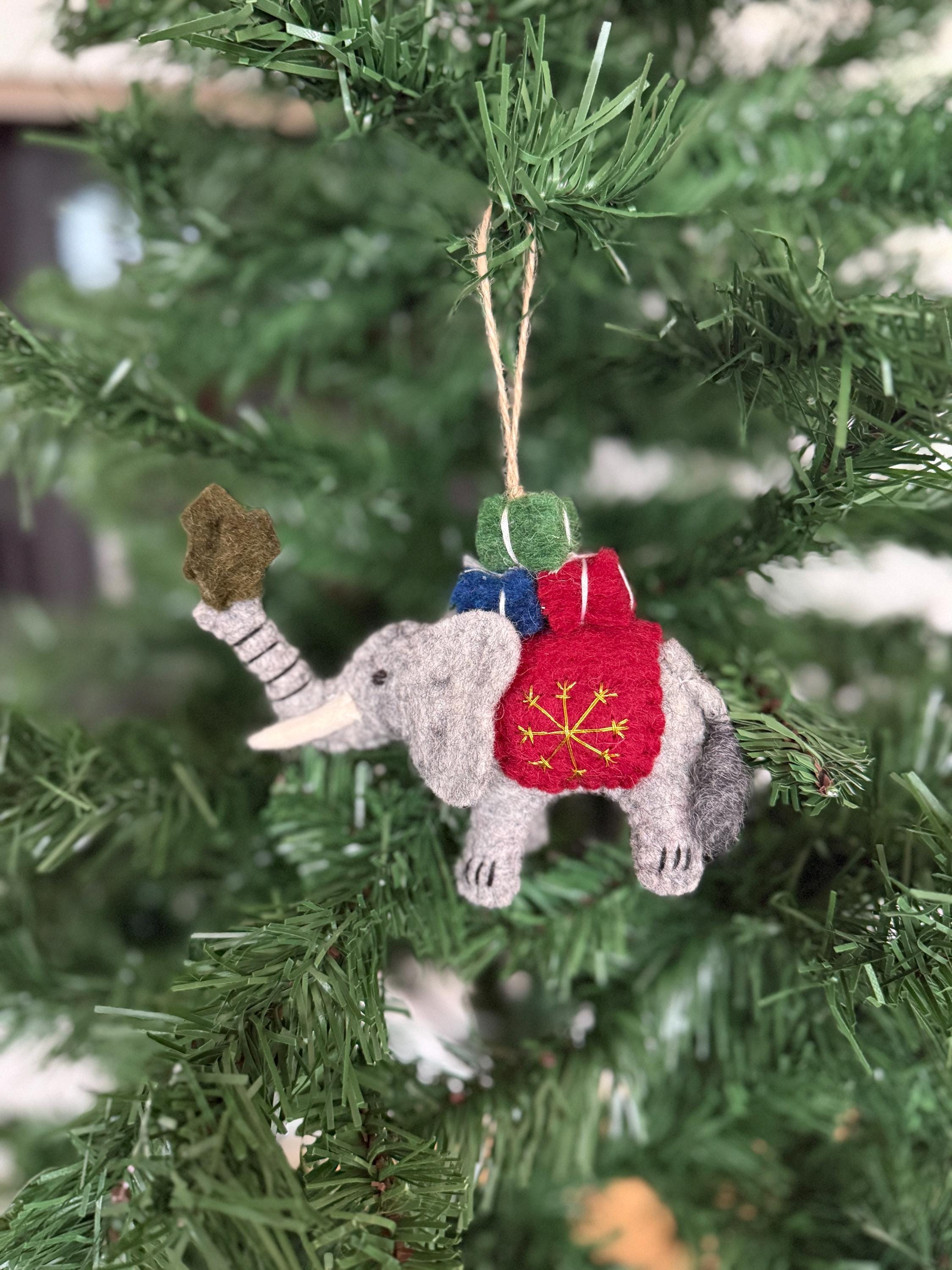 Anhänger Elefant mit Weihnachtsbaum I Deko aus Filz I Winter I Weihnachtsbaum I Weihnachtselefant I Anhänger aus Filz I Wildtiere