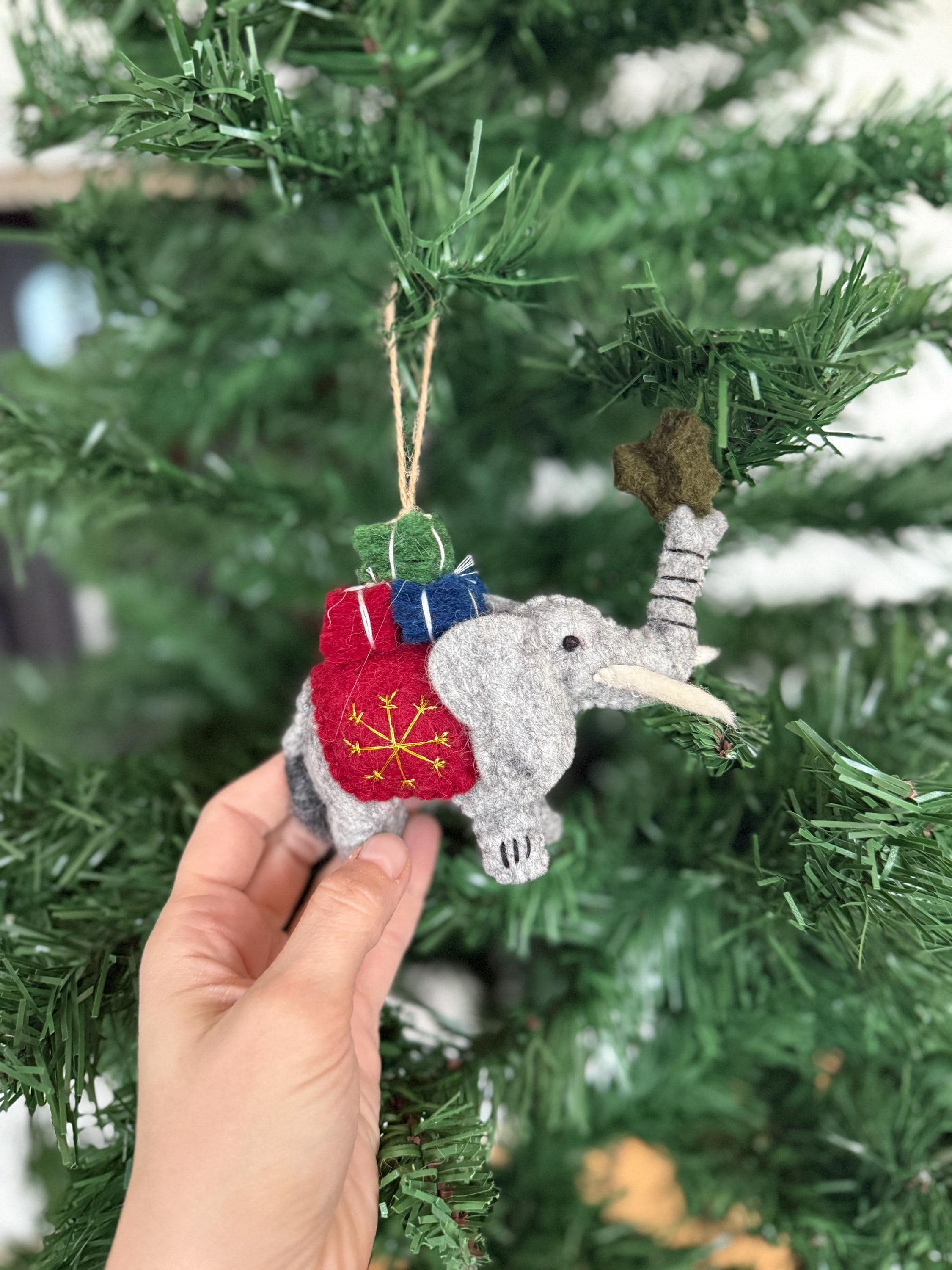 Anhänger Elefant mit Weihnachtsbaum I Deko aus Filz I Winter I Weihnachtsbaum I Weihnachtselefant I Anhänger aus Filz I Wildtiere