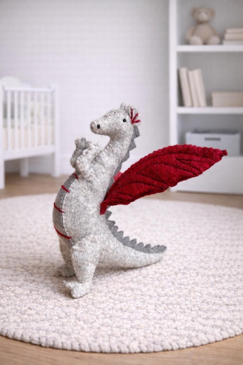 Drache grau rot aus Filz I Spielzeug I Dekofigur I Dragon I handgemachtes Spielzeug I Filz Drache I Filz Figur I Drache Spiel