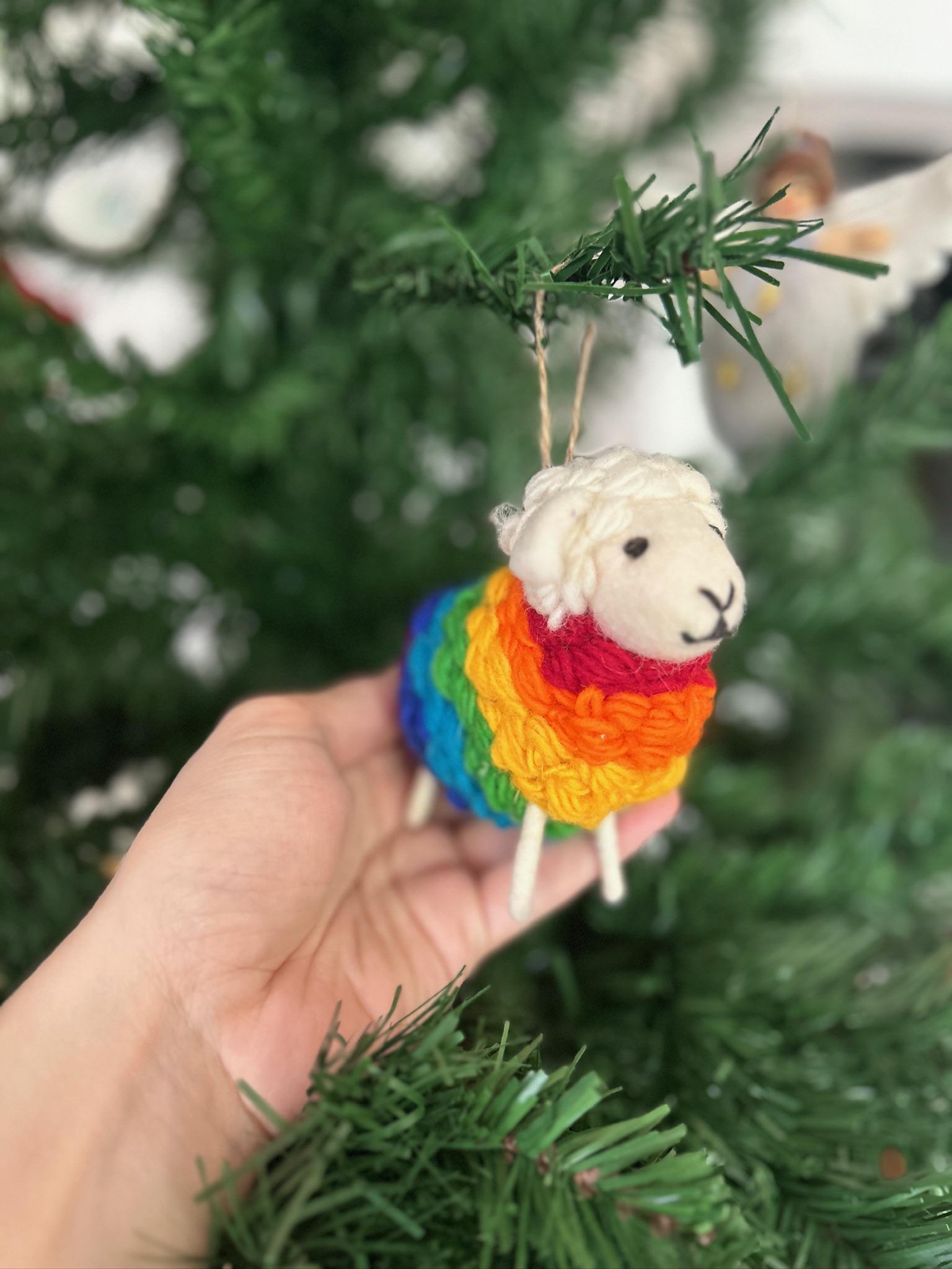 Weihnachtsanhänger Regenbogenschaf I Christbaumschmuck Weihnachtsdeko I Winter Weihnachtsbaum I Weihnachtsschaf I Pride