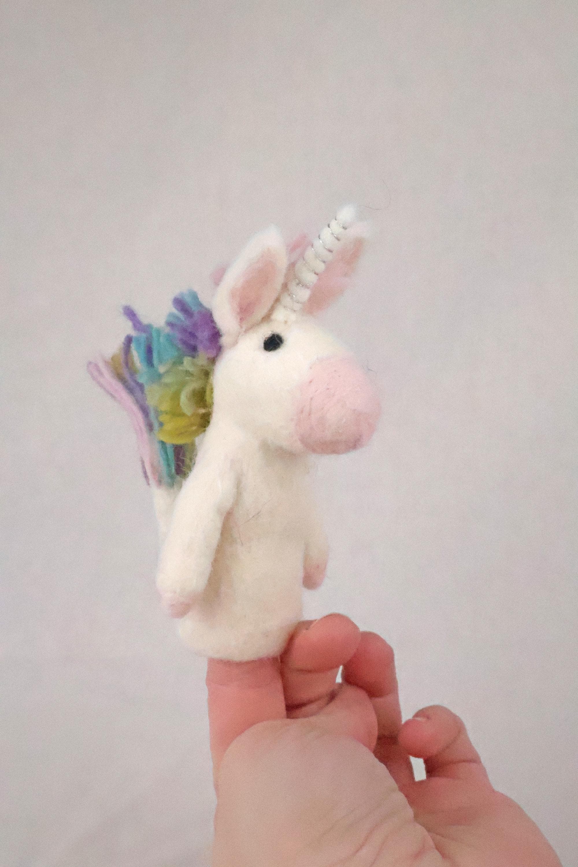 Niedliche Fingerpuppe Einhorn aus Filz I Fingerspiel I Pegasus I Spielzeug Montessori I Geschichten erzählen