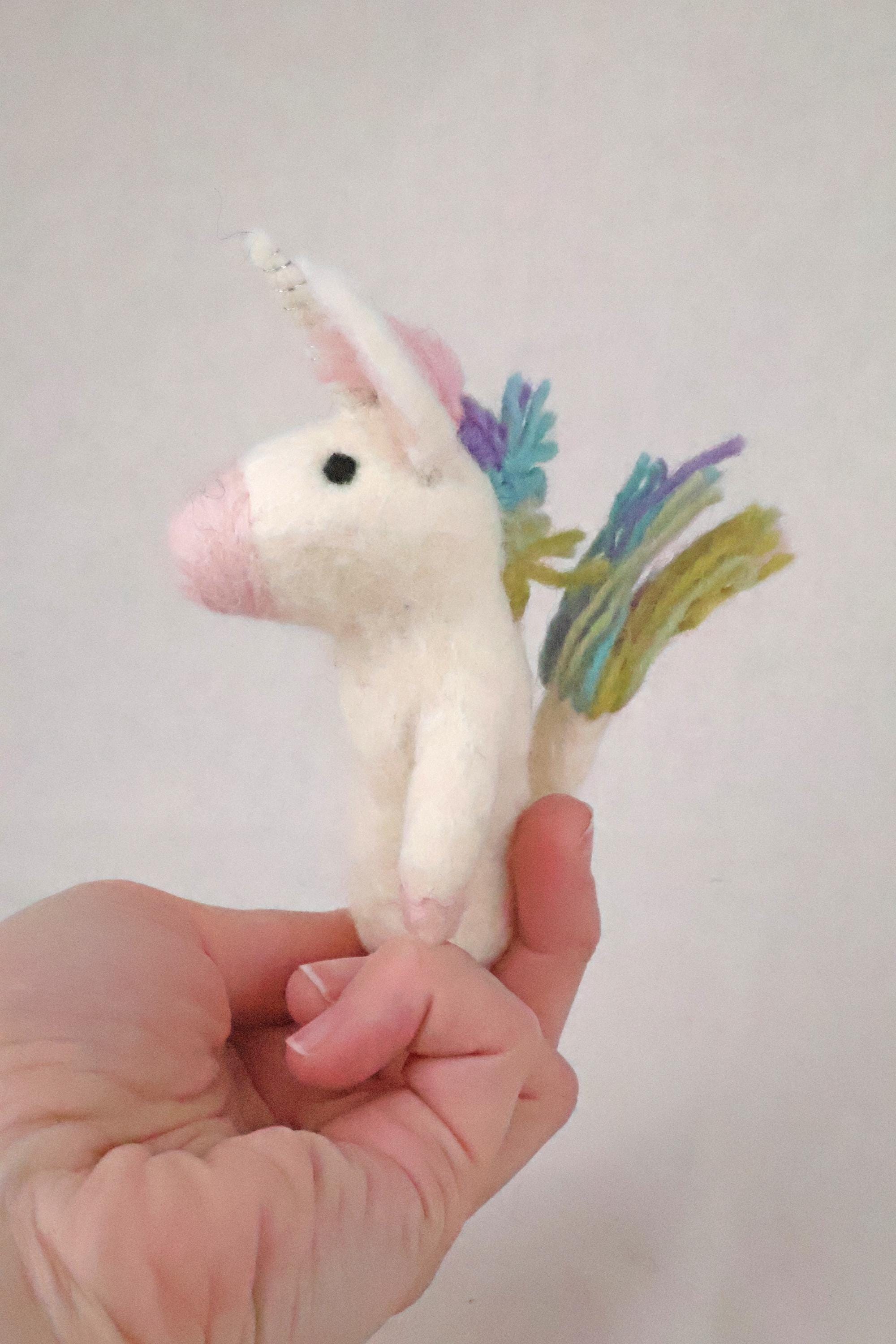 Niedliche Fingerpuppe Einhorn aus Filz I Fingerspiel I Pegasus I Spielzeug Montessori I Geschichten erzählen