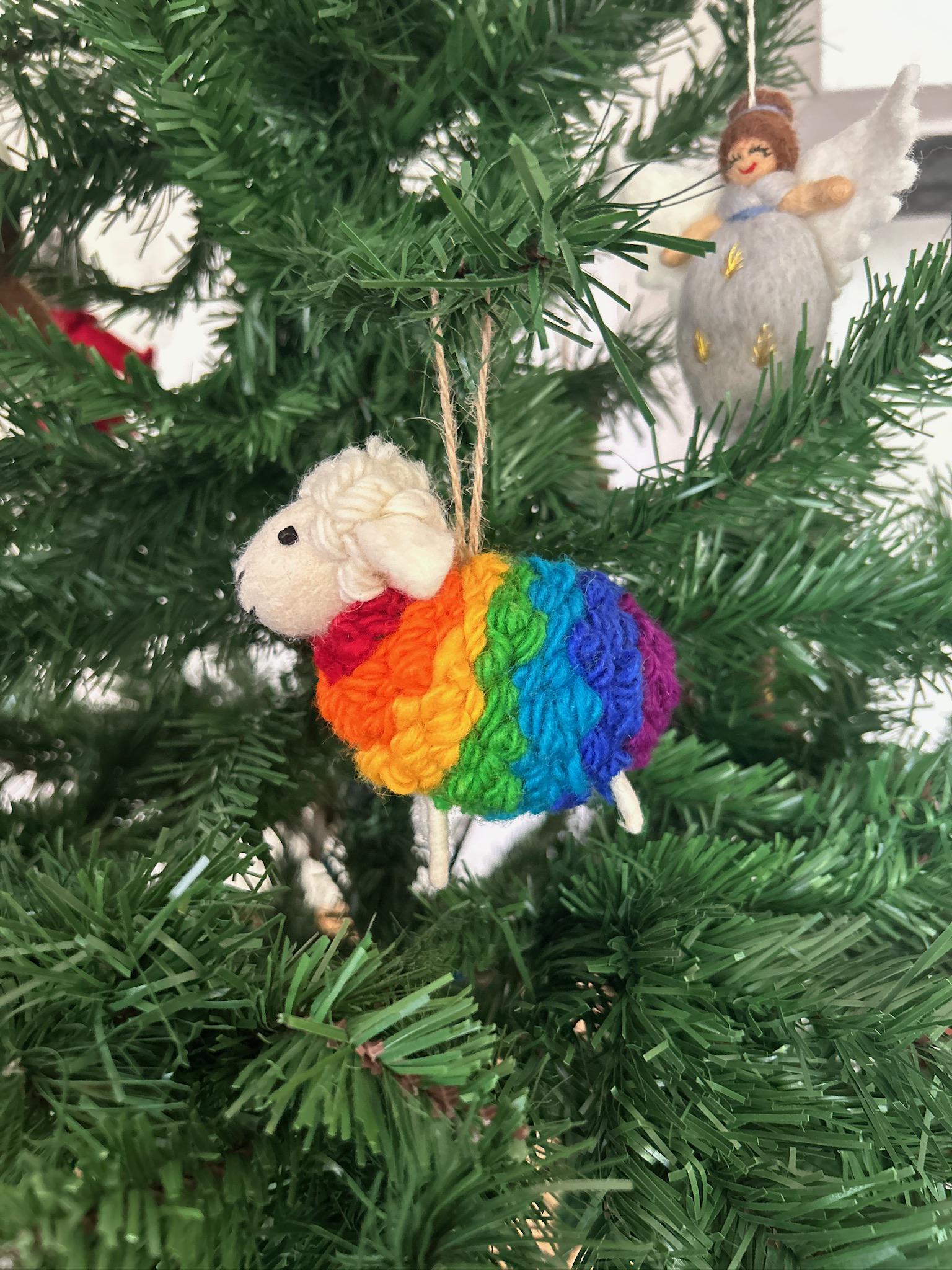 Weihnachtsanhänger Regenbogenschaf I Christbaumschmuck Weihnachtsdeko I Winter Weihnachtsbaum I Weihnachtsschaf I Pride