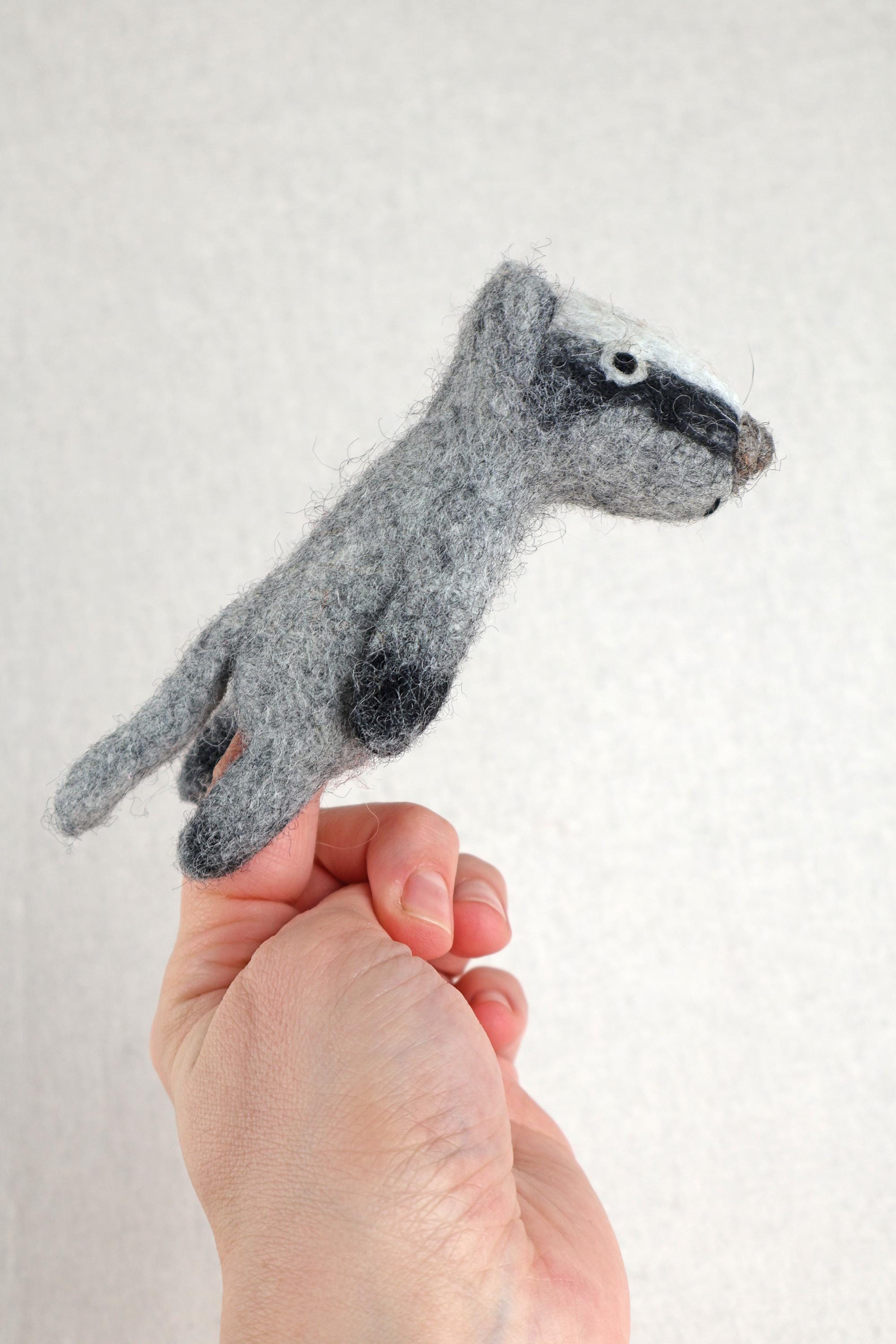 Filz Dachs Fingerpuppe – Handgemachte Dachspuppe – Waldtier Handpuppe – Filz Tier Figur – Waldorf Spielzeug – Geschenk für Kinder