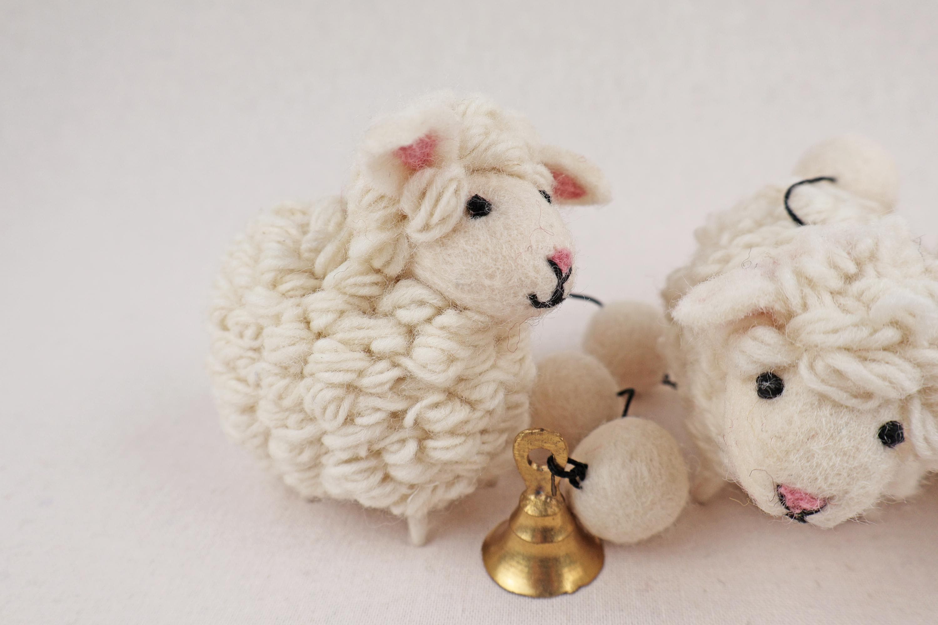 Filz Schaf Girlande – Babyzimmer Deko – Handgemachte Wollgirlande – Kinderzimmer – Bauernhof Babyzimmer – Montessori / Waldorf inspiriert
