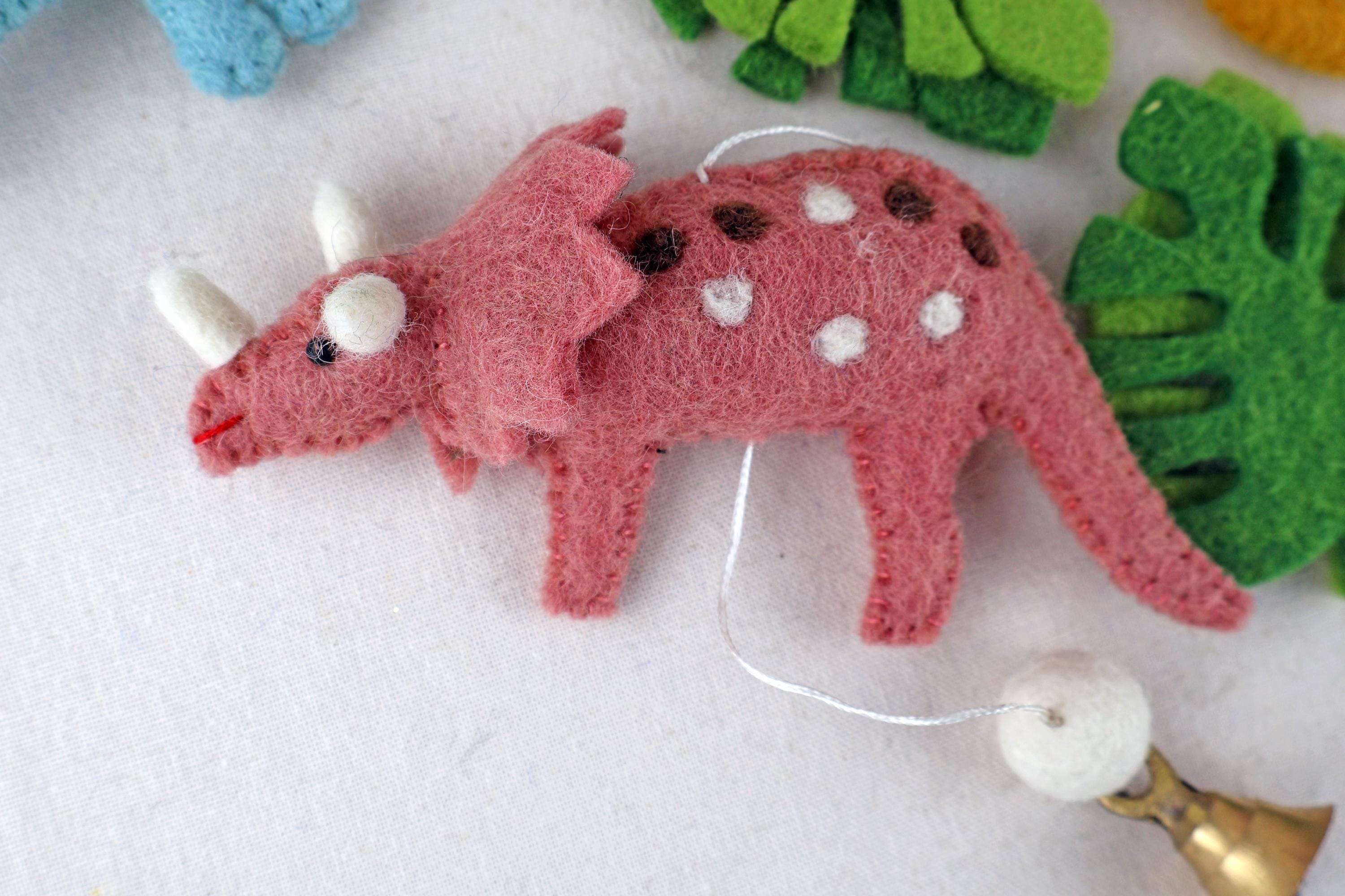 Filz Dinosaurier Girlande – Dino Babyzimmer Deko – Handgemachte Wollgirlande – Dino Kinderzimmer – Jurassic Nursery – Geschenk zur Geburt