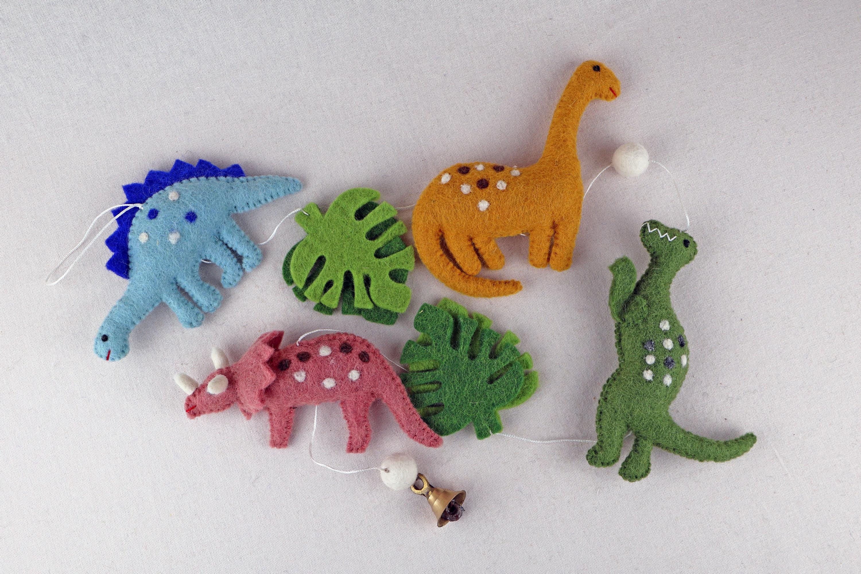 Filz Dinosaurier Girlande – Dino Babyzimmer Deko – Handgemachte Wollgirlande – Dino Kinderzimmer – Jurassic Nursery – Geschenk zur Geburt