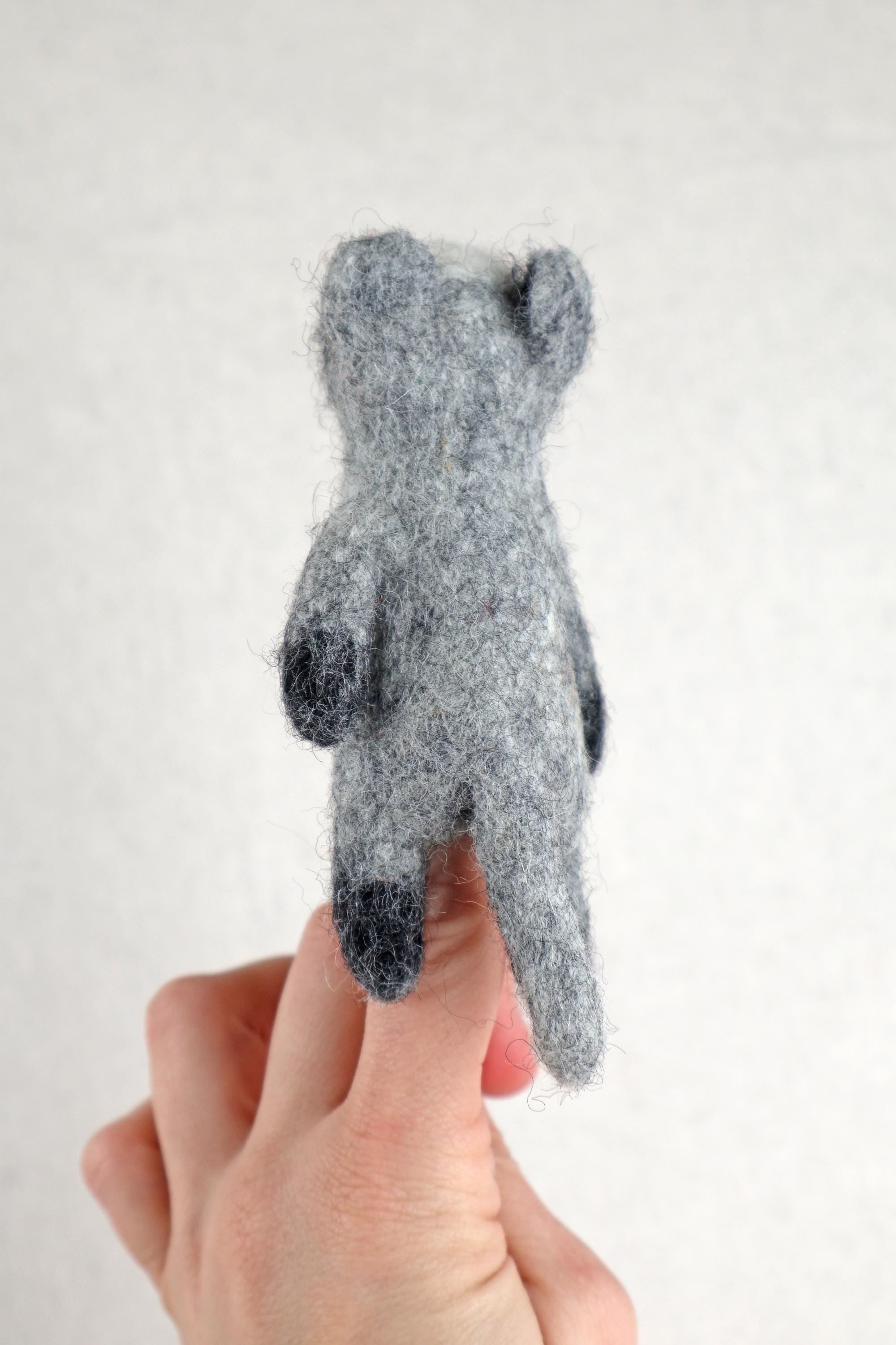 Filz Dachs Fingerpuppe – Handgemachte Dachspuppe – Waldtier Handpuppe – Filz Tier Figur – Waldorf Spielzeug – Geschenk für Kinder