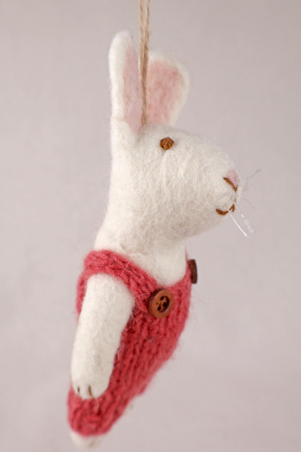 Anhänger Hase mit besticktem Mantel I Osterschmuck I Osterdeko I I Osterstrauß I Filzdeko Ostern I Osterhase I Frühling
