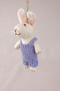 Anhänger Hase mit gestrickter Latzhose I Osterschmuck I Osterdeko I I Osterstrauß I Filzdeko Ostern I Osterhase I Frühling