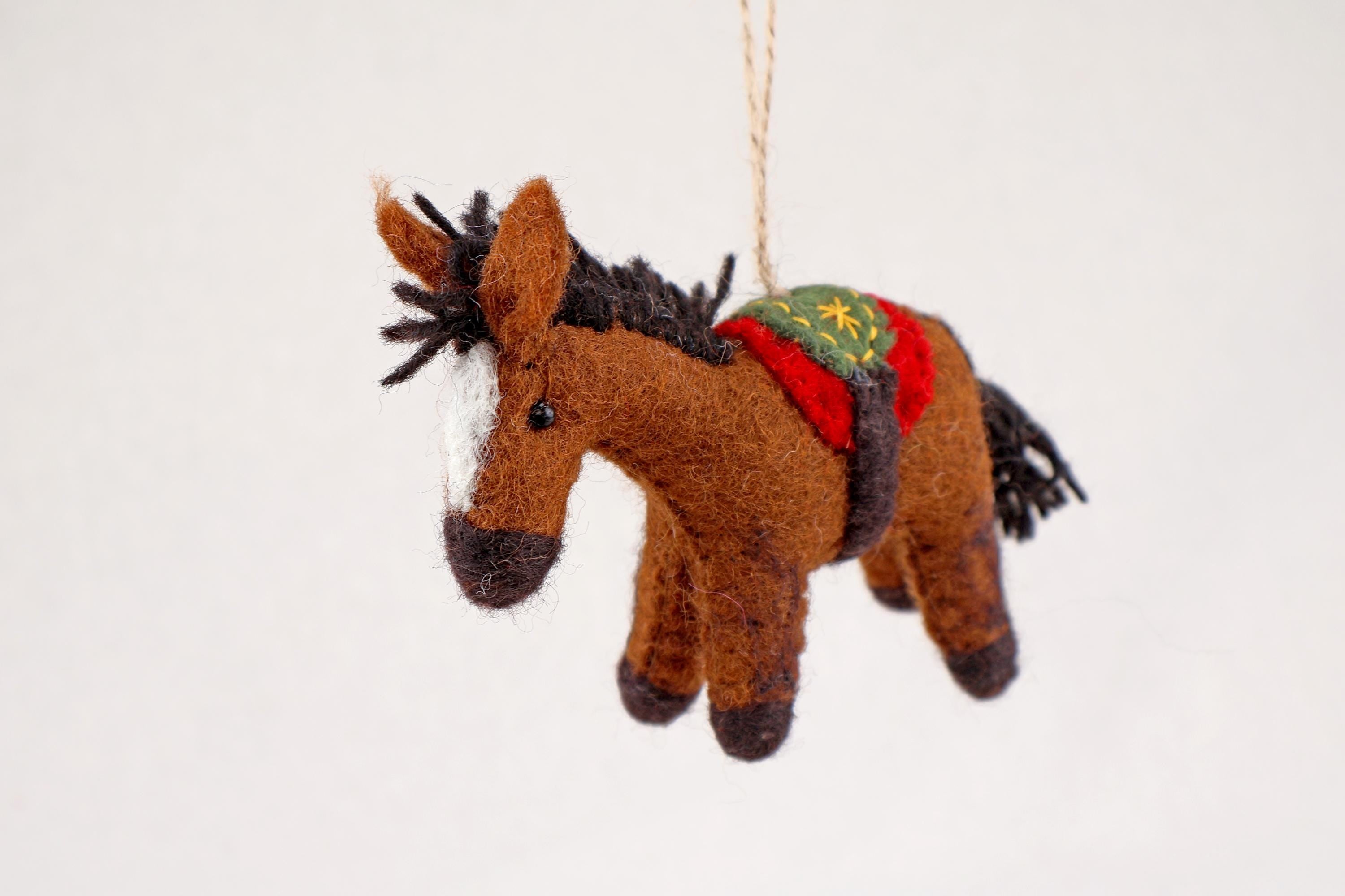 Weihnachtsanhänger braunes Pferd I bestickter Sattel Filz Christbaumschmuck I Weihnachtsdeko Pferdchen