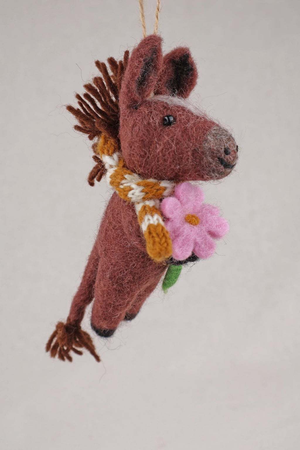 Anhänger Pferd mit Blume und Schal I Filz Interior l Filz Christbaumschmuck I Weihnachtsdeko Pferdchen