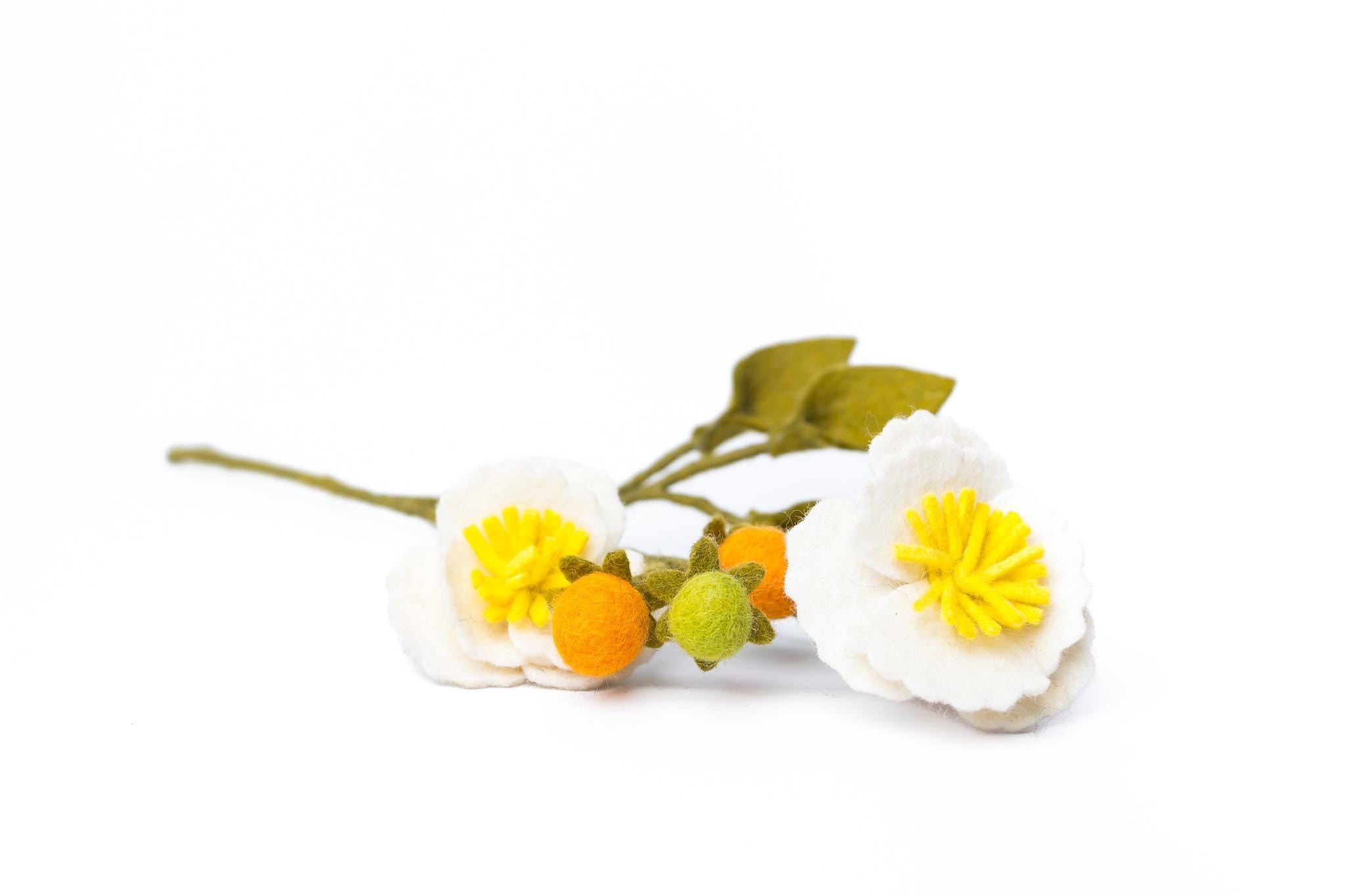 Filz Wildrose Zweig mit Beeren – handgemachte nachhaltige Deko, Fair Trade Nepal, Rosenzweig Filz, Boho Naturdeko