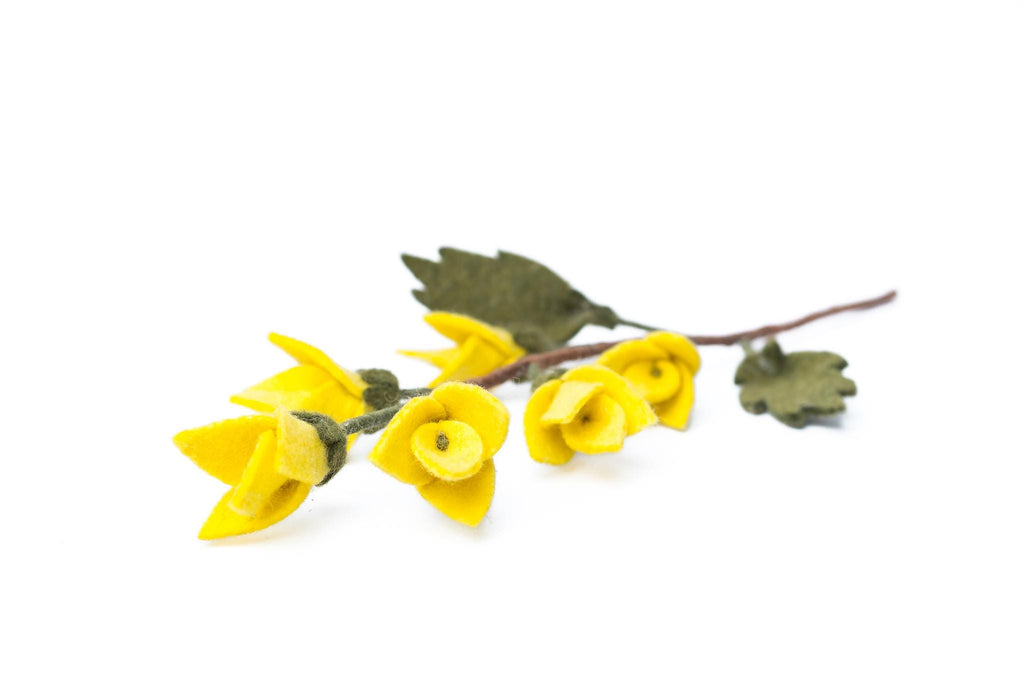 Gefilzter Forsythien-Ast I Deko Blume aus Filz I Osterdeko I handgefilzter Zweig I Dekoration I Blumenstrauß I Filz Zweig I Frühlingsblüher