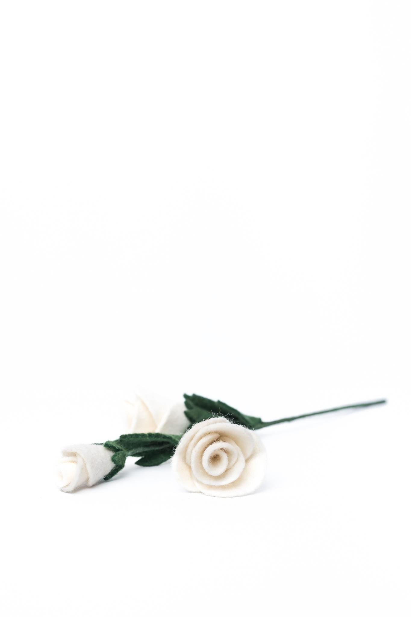 Filz Lisianthus Blume – nachhaltige Deko, handgemacht Fair Trade Nepal, weiße Filzblume, Naturdeko, minimalistische Boho Deko, Naturdeko