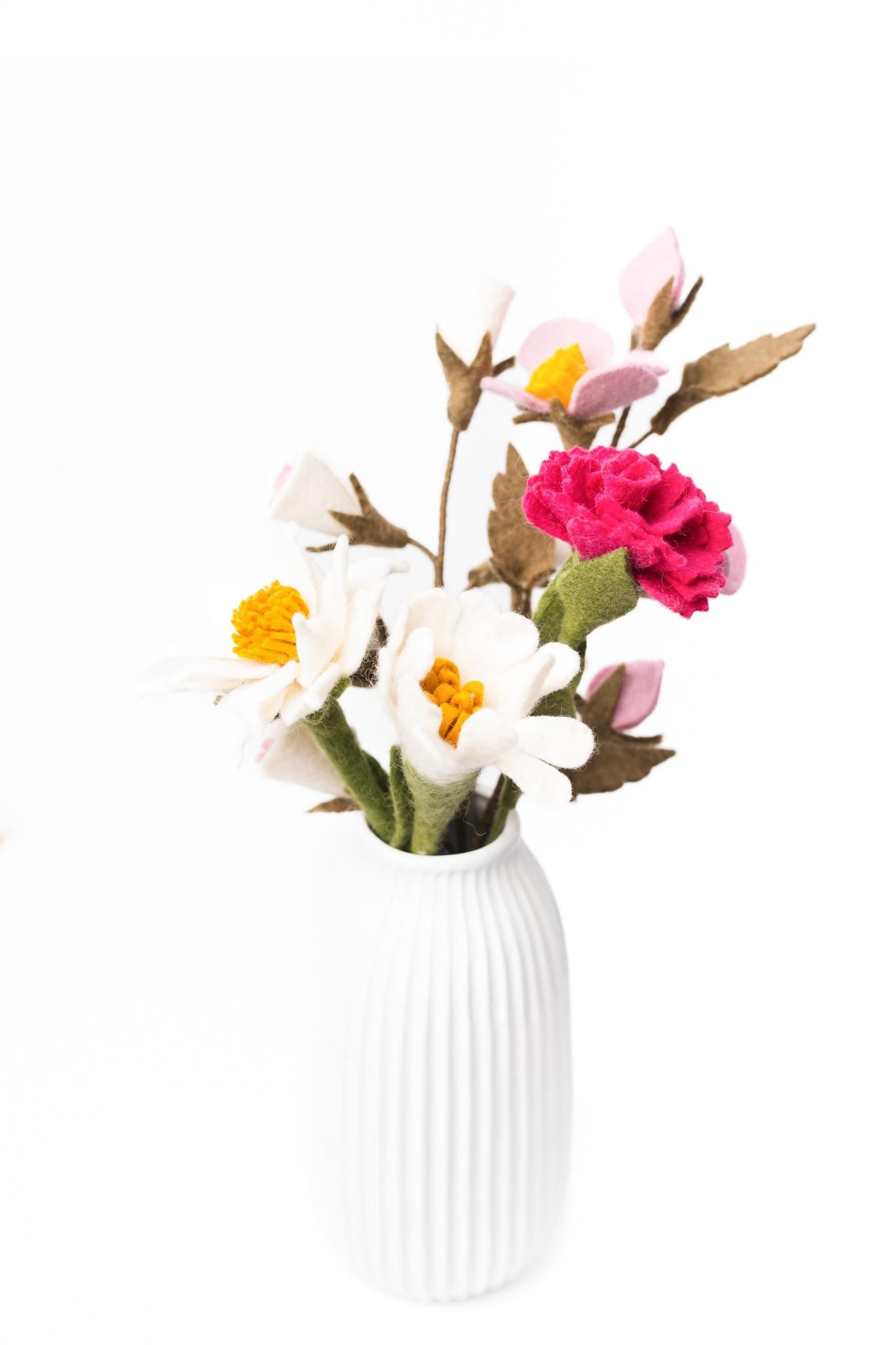 Filz Wildblume rosa – nachhaltige Deko, handgemacht Fair Trade Nepal, Blütenzweig mit Knospen, Naturdeko, Boho Stil