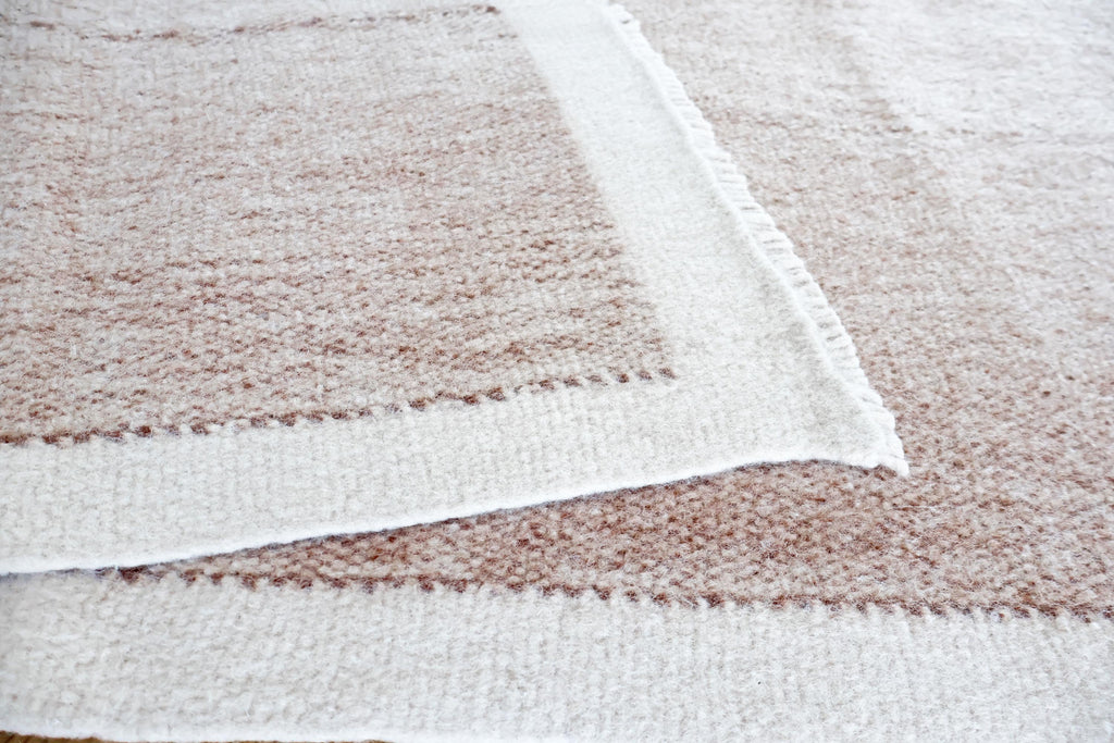 Handgewebter Radhi Teppich aus Nepal – Beige Weiß | Fair Trade Wollteppich | Minimalistischer Boho Teppich | Natur Teppich Wohnzimmer