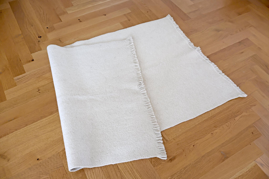 Handgewebter Radhi Teppich in Creme – Ungefärbte Wolle | Fair Trade Wollteppich aus Nepal | Minimalistischer Natur Teppich I Wohnzimmer