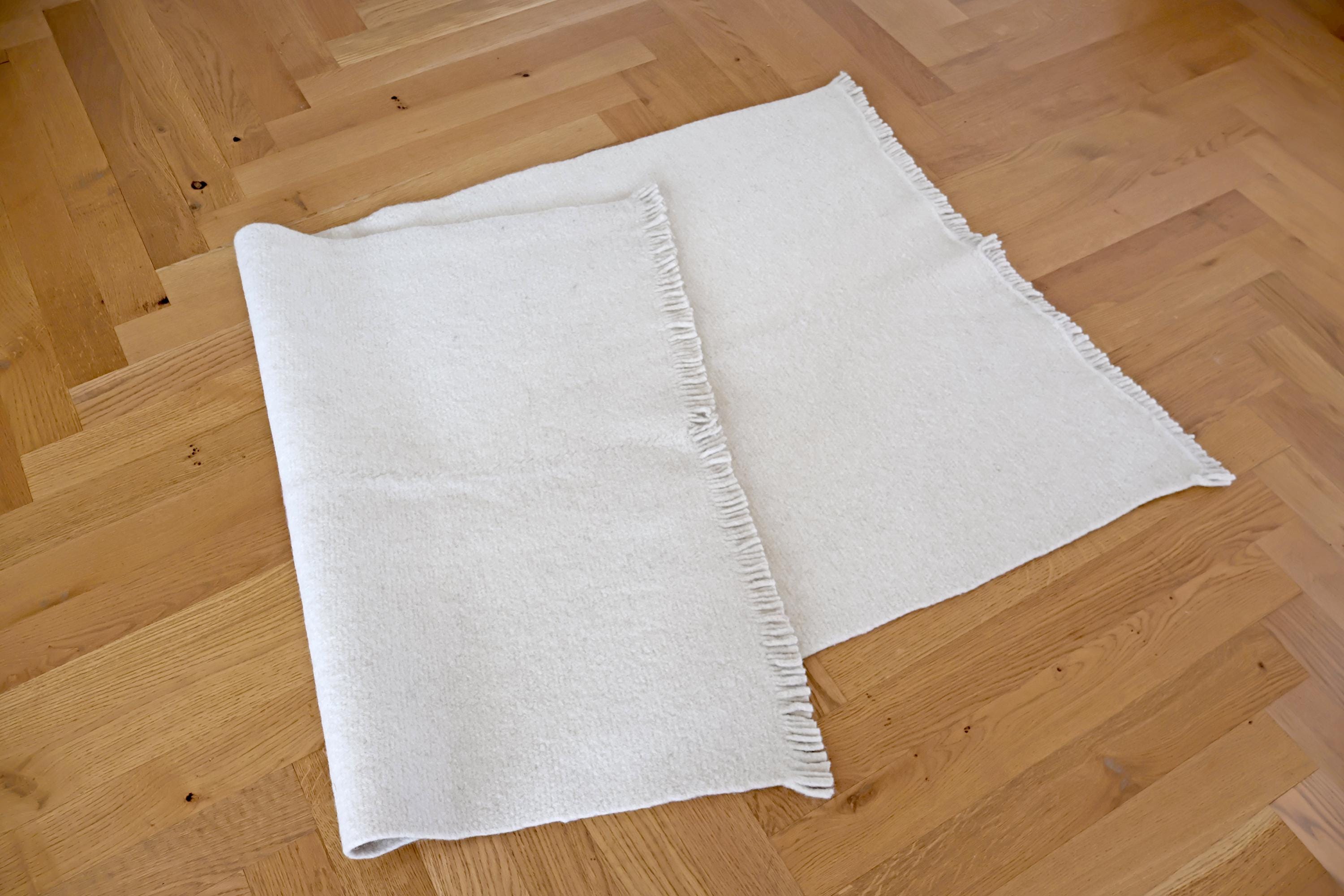 Handgewebter Radhi Teppich in Creme – Ungefärbte Wolle | Fair Trade Wollteppich aus Nepal | Minimalistischer Natur Teppich I Wohnzimmer