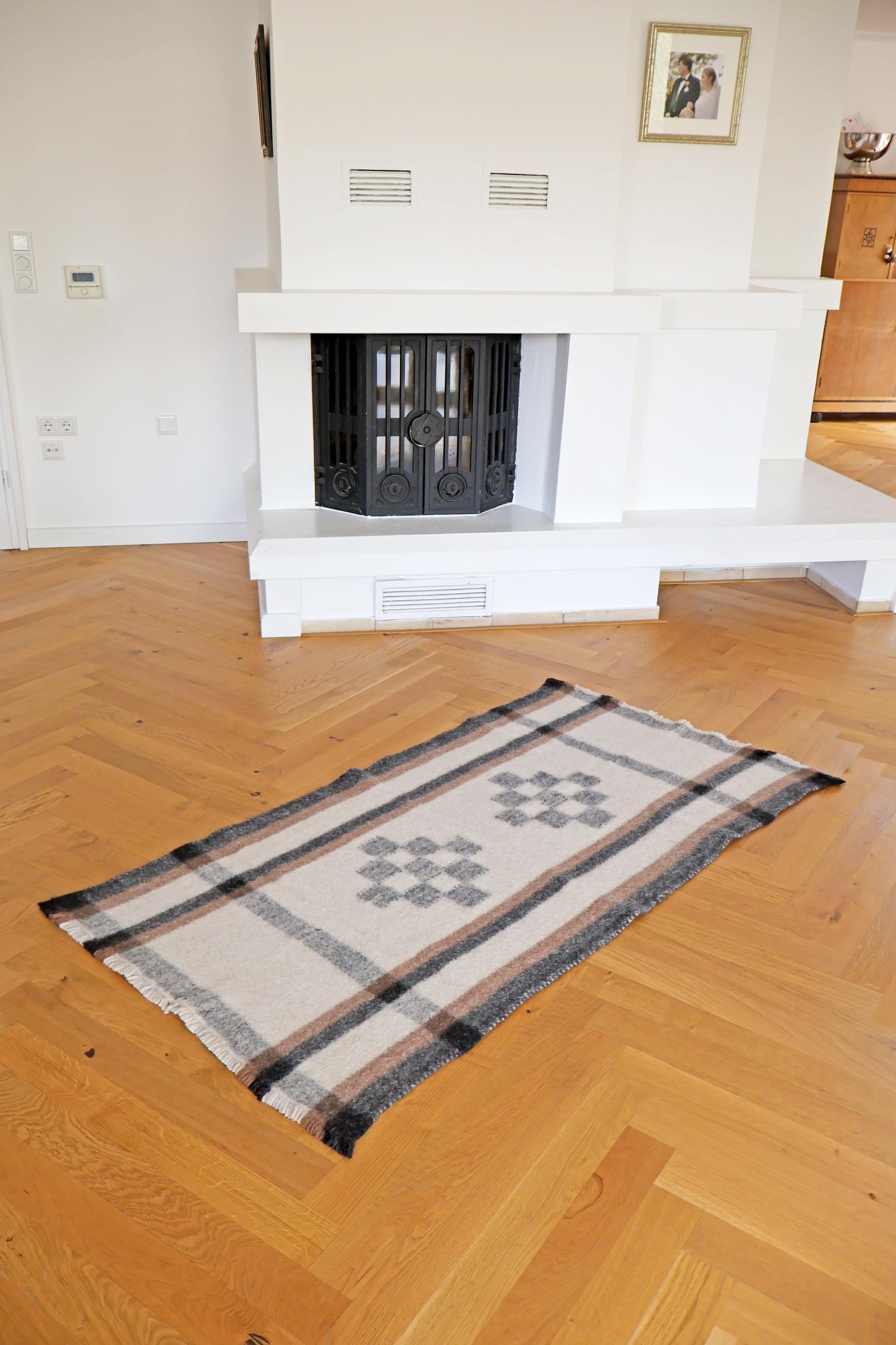 Handgewebter Radhi Teppich mit traditionellem Muster, Ungefärbte Wolle | Wollteppich aus Nepal | Minimalistischer Natur Teppich I Wohnzimmer