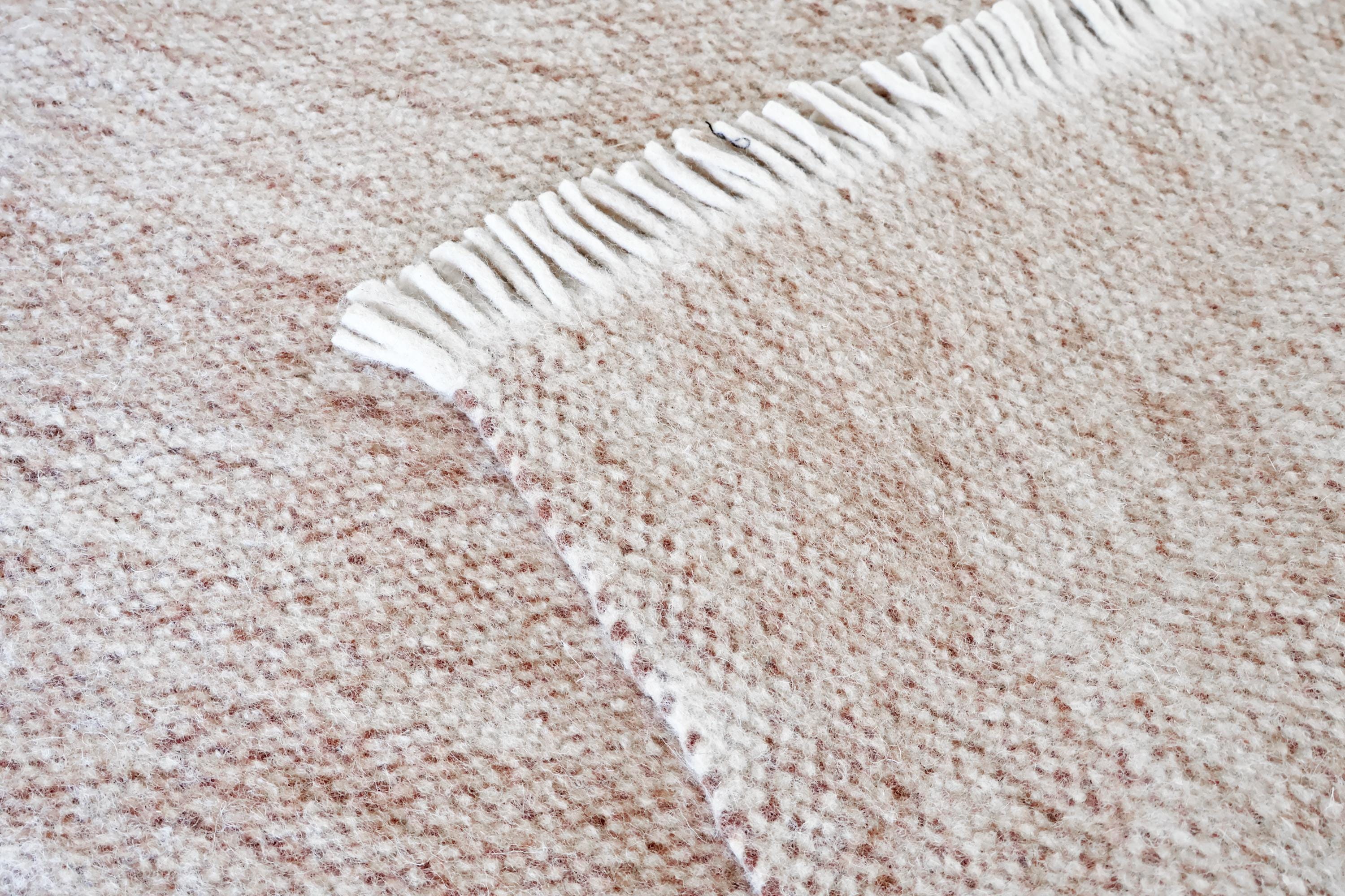 Handgewebter Radhi Teppich aus Nepal – Beige | Fair Trade Wollteppich | Minimalistischer Boho Teppich | Natur Teppich Wohnzimmer