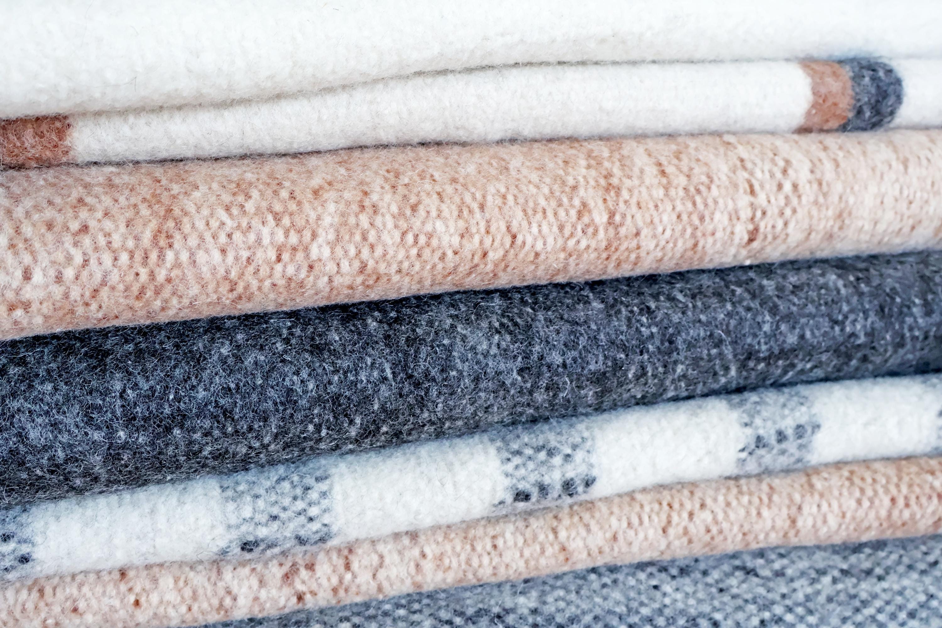 Handgewebter Radhi Teppich aus Nepal – Beige | Fair Trade Wollteppich | Minimalistischer Boho Teppich | Natur Teppich Wohnzimmer
