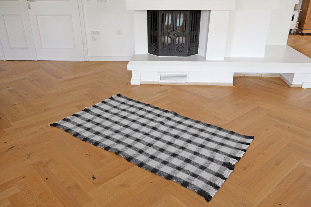Handgewebter Radhi Teppich mit traditionellem Muster, Ungefärbte Wolle | Wollteppich aus Nepal | Minimalistischer Natur Teppich I Karo