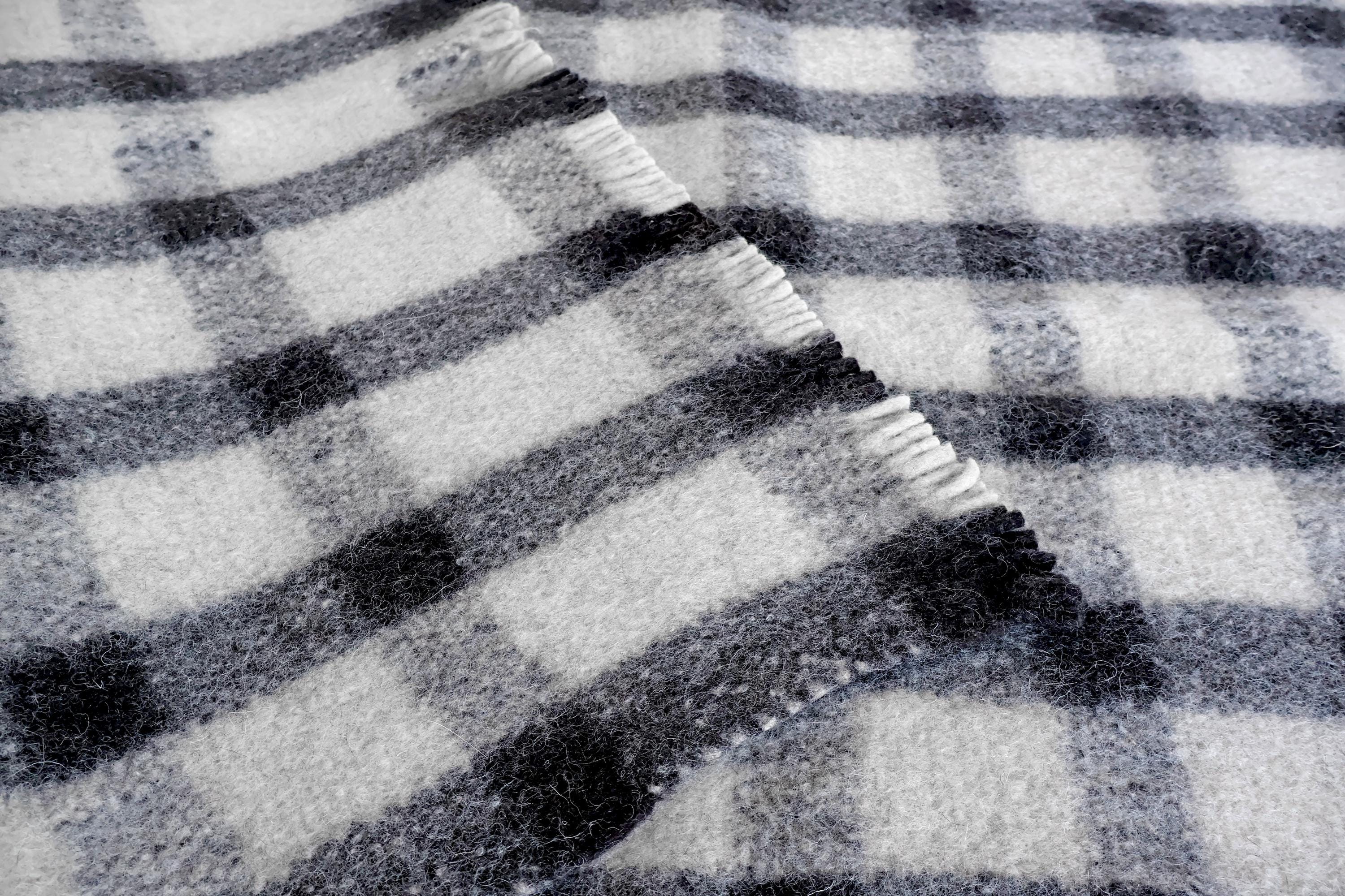 Handgewebter Radhi Teppich mit traditionellem Muster, Ungefärbte Wolle | Wollteppich aus Nepal | Minimalistischer Natur Teppich I Karo