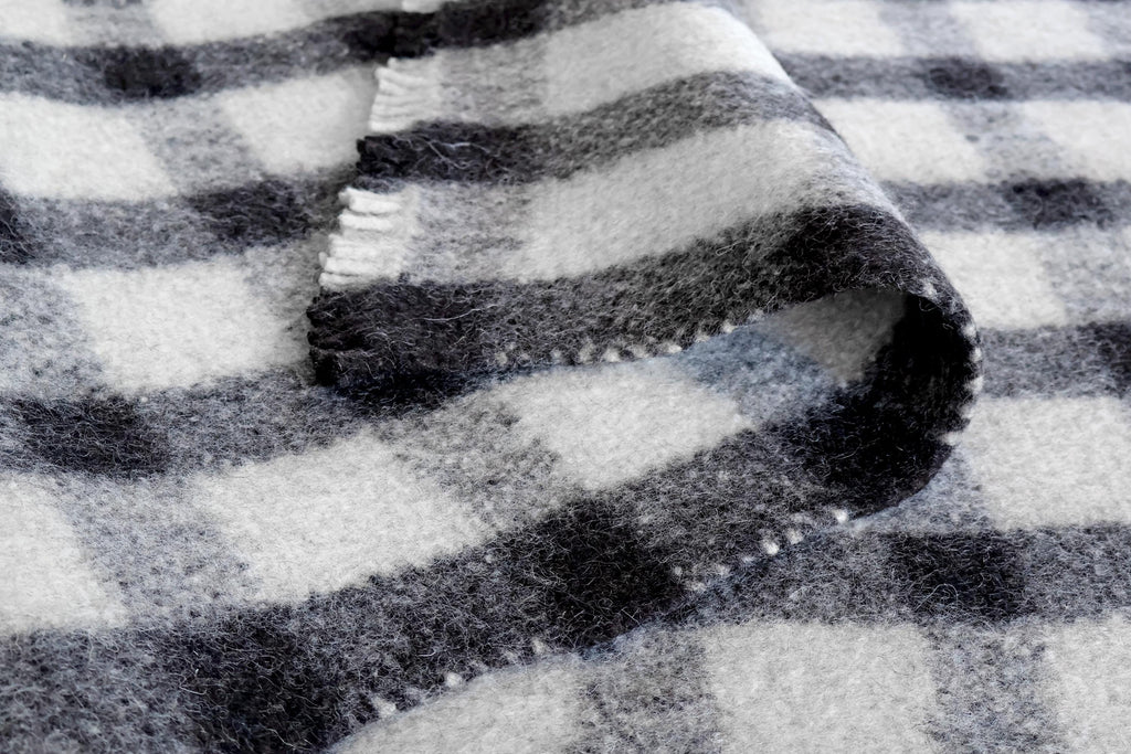 Handgewebter Radhi Teppich mit traditionellem Muster, Ungefärbte Wolle | Wollteppich aus Nepal | Minimalistischer Natur Teppich I Karo