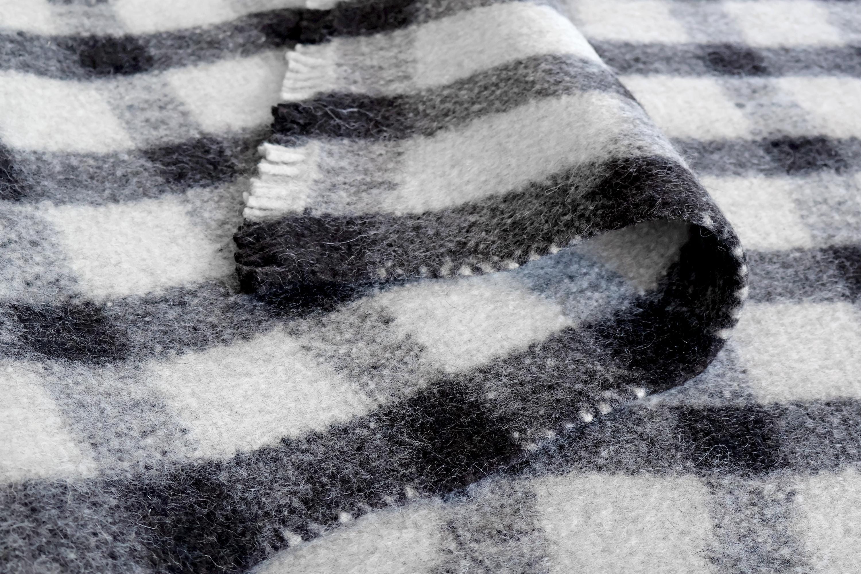 Handgewebter Radhi Teppich mit traditionellem Muster, Ungefärbte Wolle | Wollteppich aus Nepal | Minimalistischer Natur Teppich I Karo