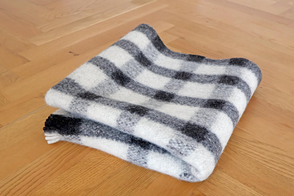 Handgewebter Radhi Teppich mit traditionellem Muster, Ungefärbte Wolle | Wollteppich aus Nepal | Minimalistischer Natur Teppich I Karo