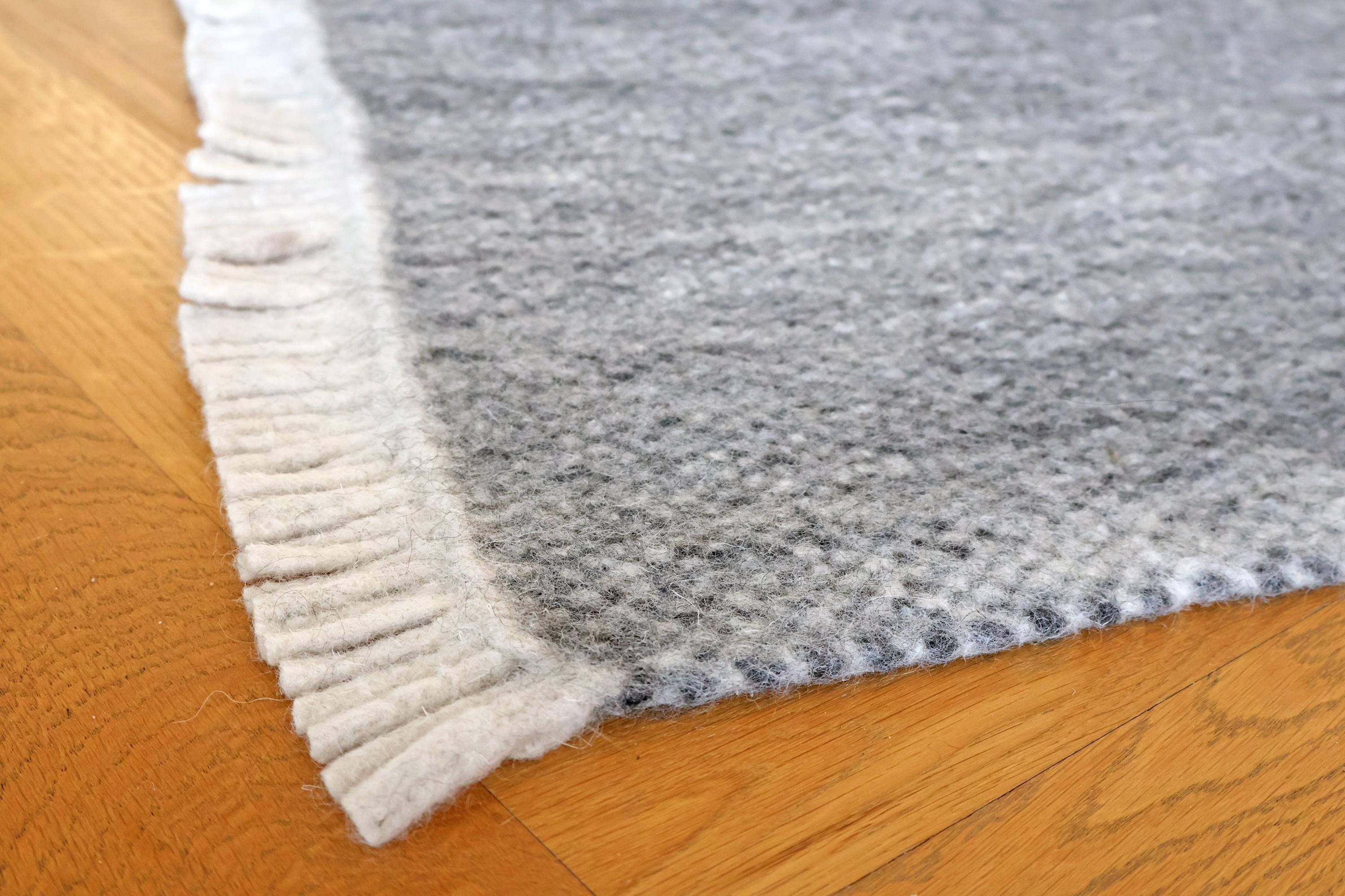 Handgewebter Radhi Teppich aus Nepal – Grau | Fair Trade Wollteppich | Minimalistischer Boho Teppich | Natur Teppich Wohnzimmer