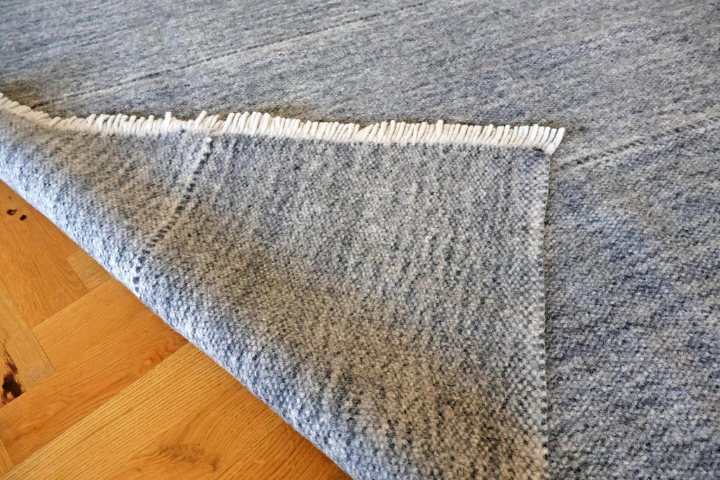 Handgewebter Radhi Teppich aus Nepal – Grau | Fair Trade Wollteppich | Minimalistischer Boho Teppich | Natur Teppich Wohnzimmer
