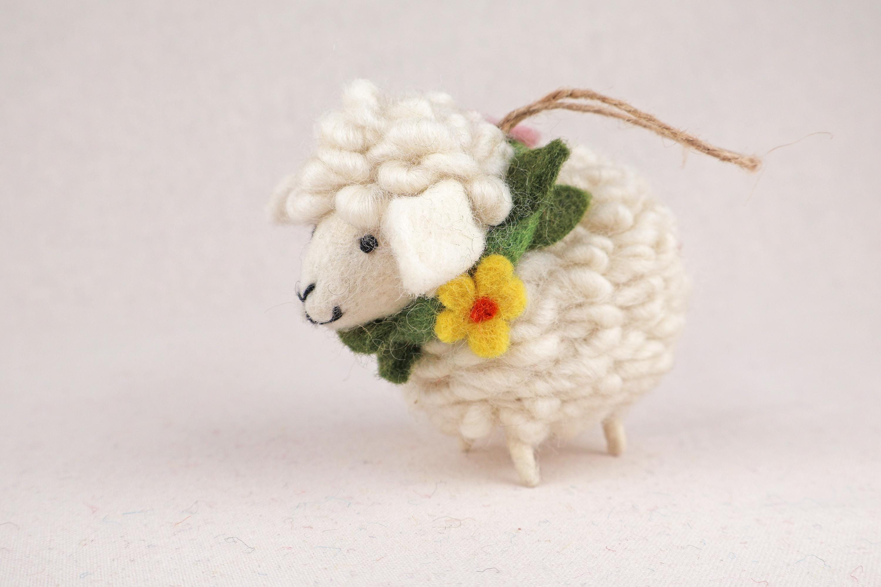 Anhänger Schaf mit Blumenkranz I Christbaumschmuck Weihnachtsdeko I Winter Weihnachtsbaum I Weihnachtsschaf