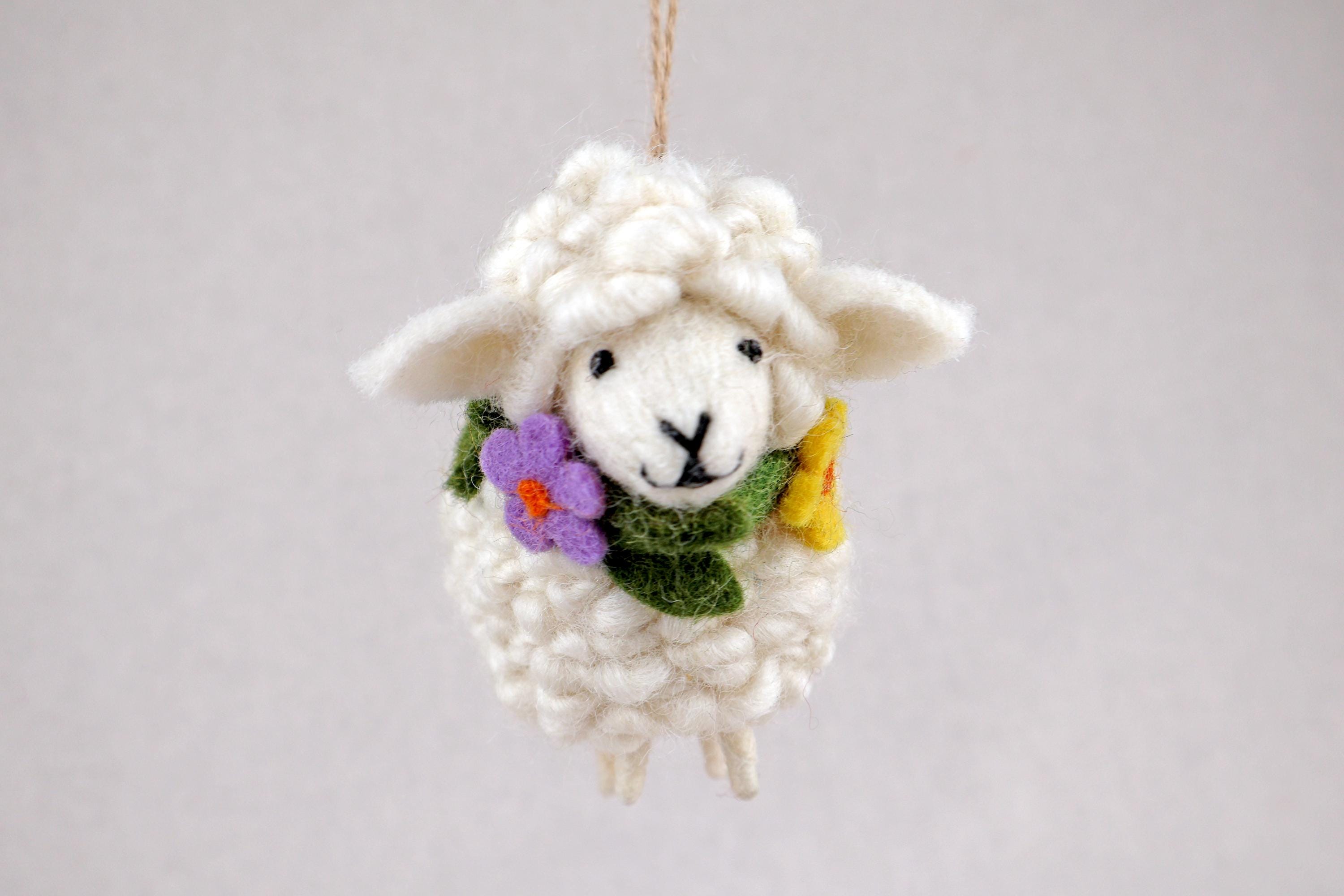 Anhänger Schaf mit Blumenkranz I Christbaumschmuck Weihnachtsdeko I Winter Weihnachtsbaum I Weihnachtsschaf