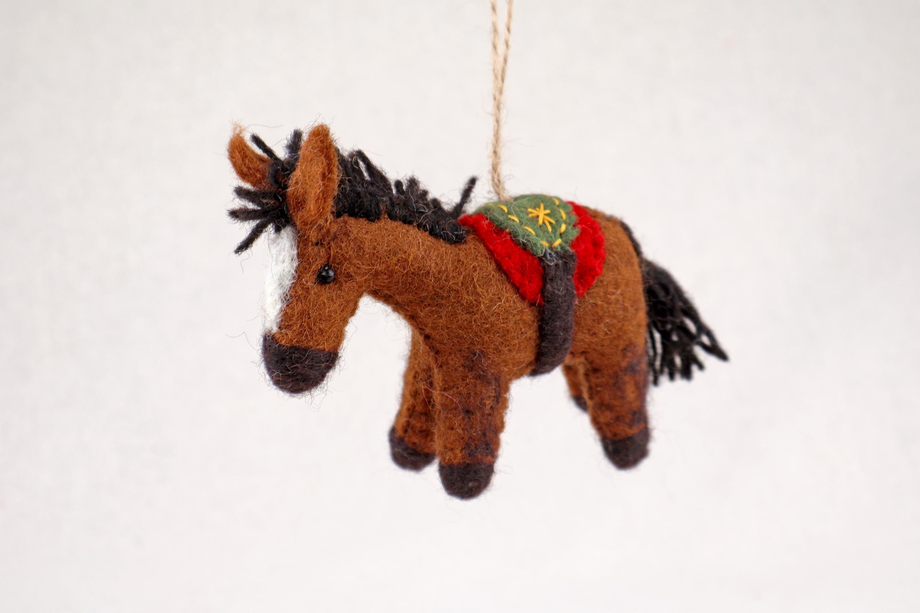 Weihnachtsanhänger braunes Pferd I bestickter Sattel Filz Christbaumschmuck I Weihnachtsdeko Pferdchen