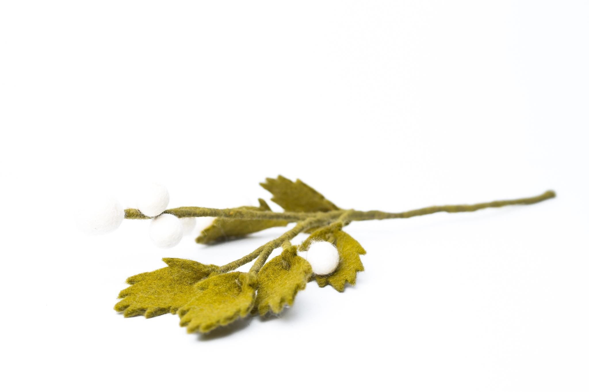 Filz Beerenzweig – nachhaltige Wildblumen Deko, handgemacht Fair Trade Nepal, grüner Zweig aus Filz