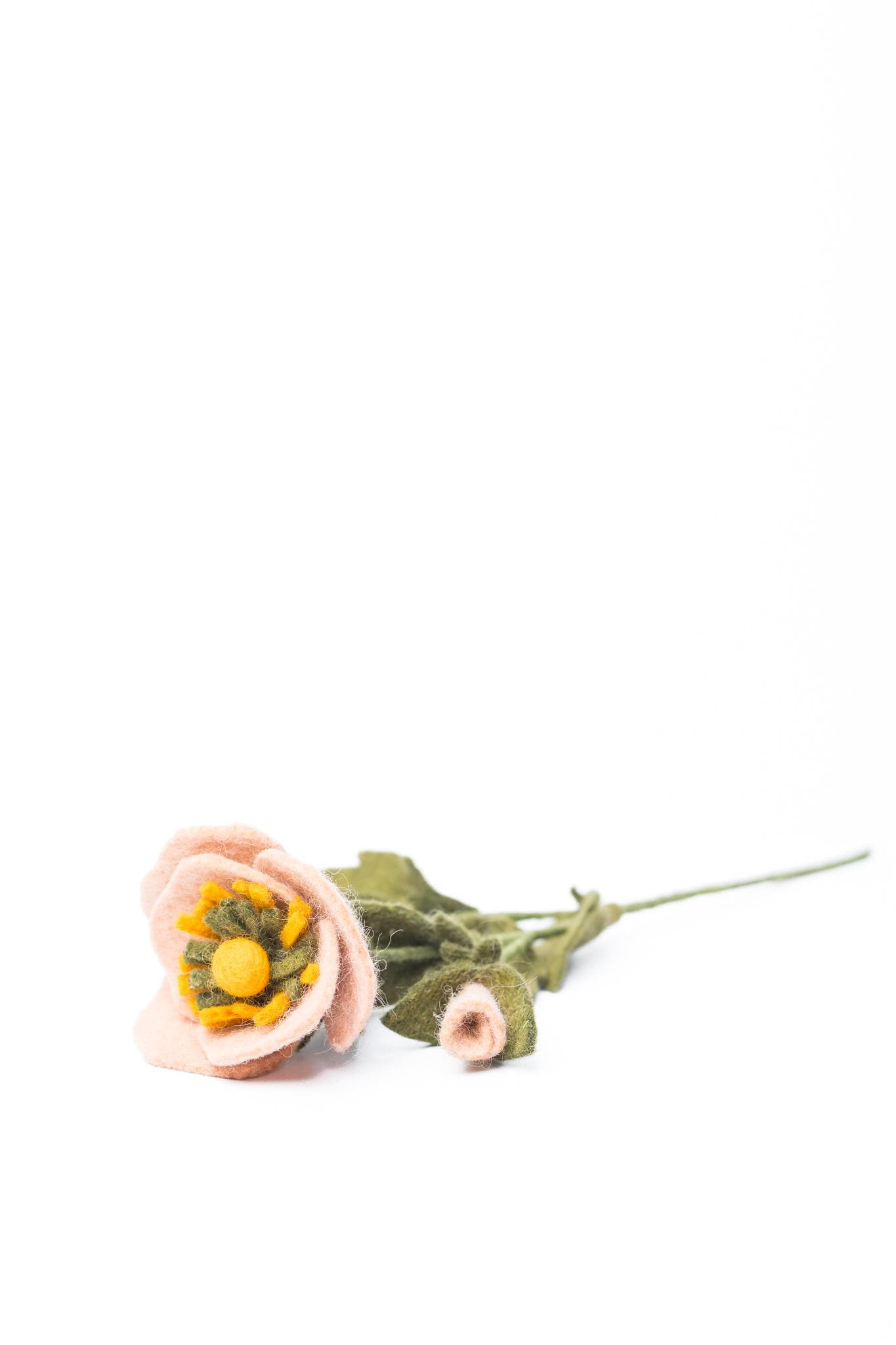 Filz Wildblume rosé – nachhaltige Deko, handgemacht Fair Trade Nepal, beige Filzblume, Naturdeko, minimalistische Boho Deko