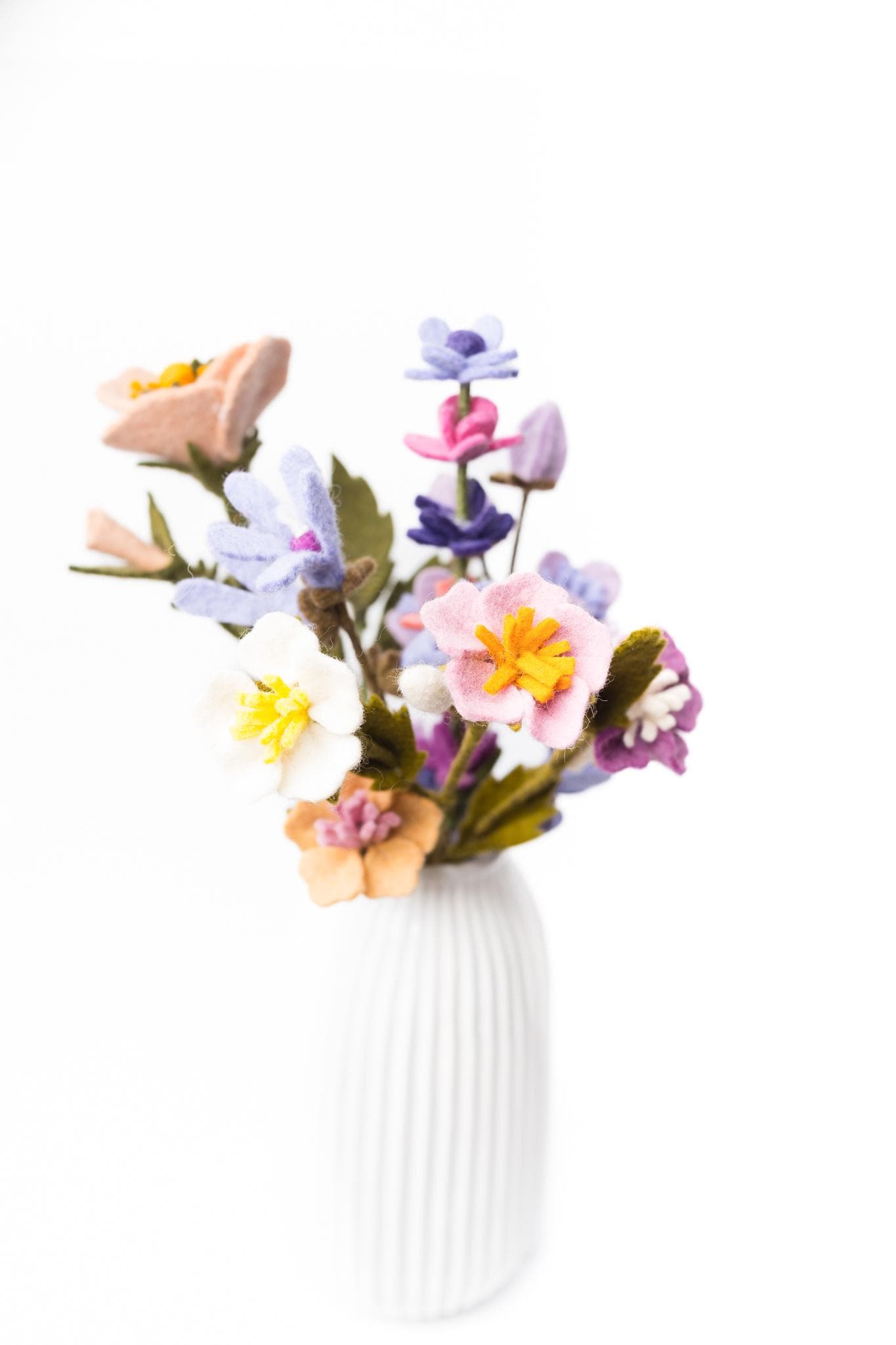 Filz Wiesenblumen bunt – nachhaltige Deko, handgemacht Fair Trade Nepal, Blütenzweig, Pastellblumen, Boho Naturdeko