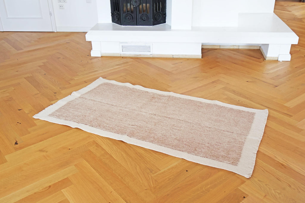 Handgewebter Radhi Teppich aus Nepal – Beige Weiß | Fair Trade Wollteppich | Minimalistischer Boho Teppich | Natur Teppich Wohnzimmer