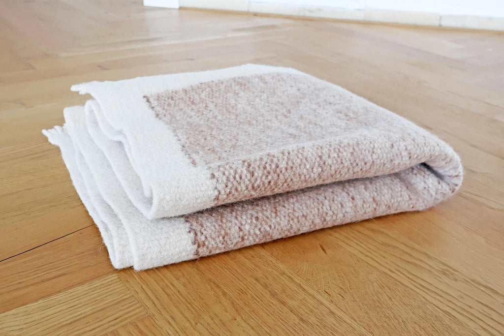 Handgewebter Radhi Teppich aus Nepal – Beige Weiß | Fair Trade Wollteppich | Minimalistischer Boho Teppich | Natur Teppich Wohnzimmer