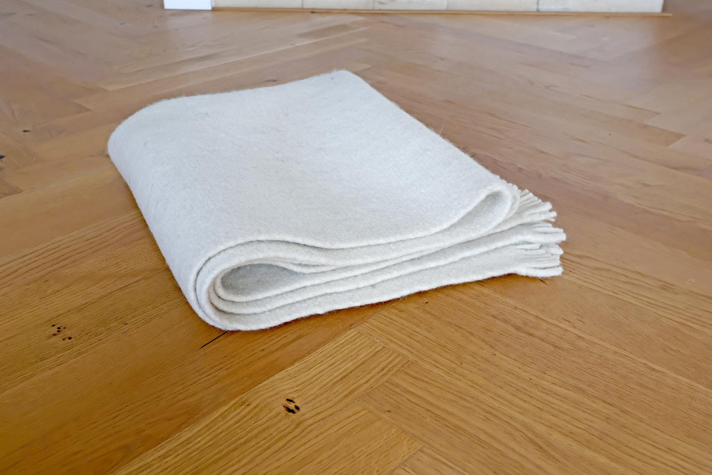 Handgewebter Radhi Teppich in Creme – Ungefärbte Wolle | Fair Trade Wollteppich aus Nepal | Minimalistischer Natur Teppich I Wohnzimmer