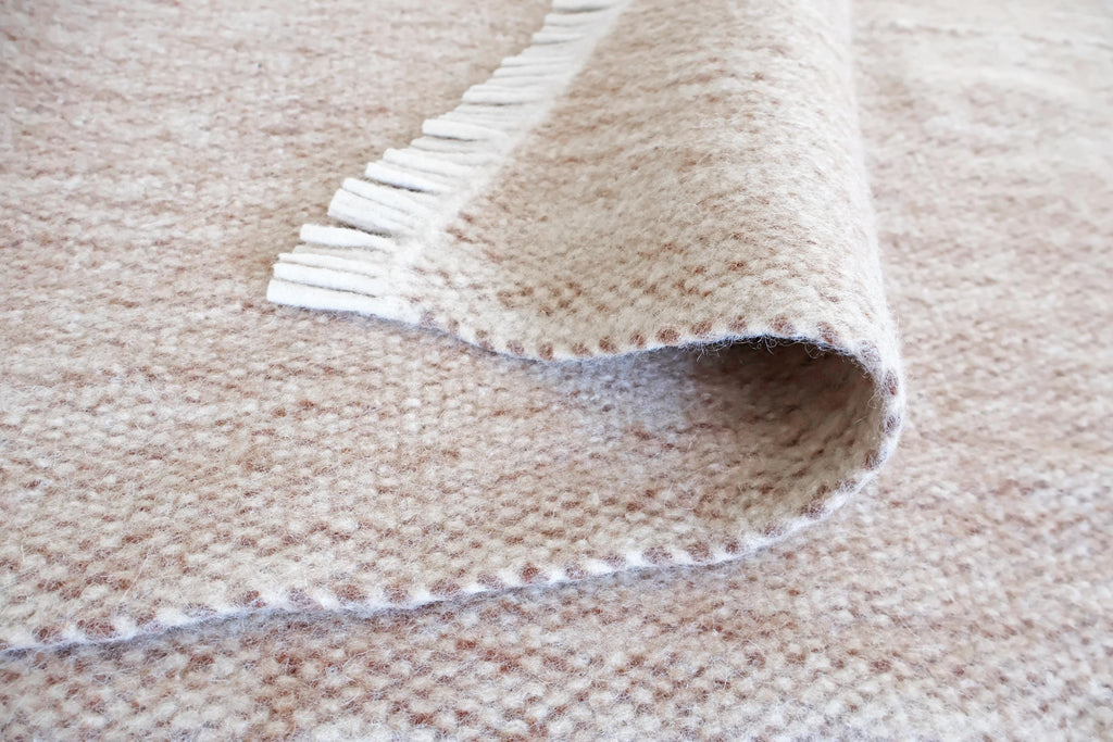 Handgewebter Radhi Teppich aus Nepal – Beige | Fair Trade Wollteppich | Minimalistischer Boho Teppich | Natur Teppich Wohnzimmer