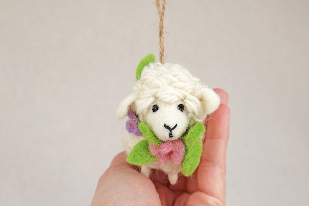 Anhänger Schaf mit Blumenkranz I Frühlingsdeko I Osterdeko I Christbaumschmuck Weihnachtsdeko I Winter Weihnachtsbaum I Weihnachtsschaf