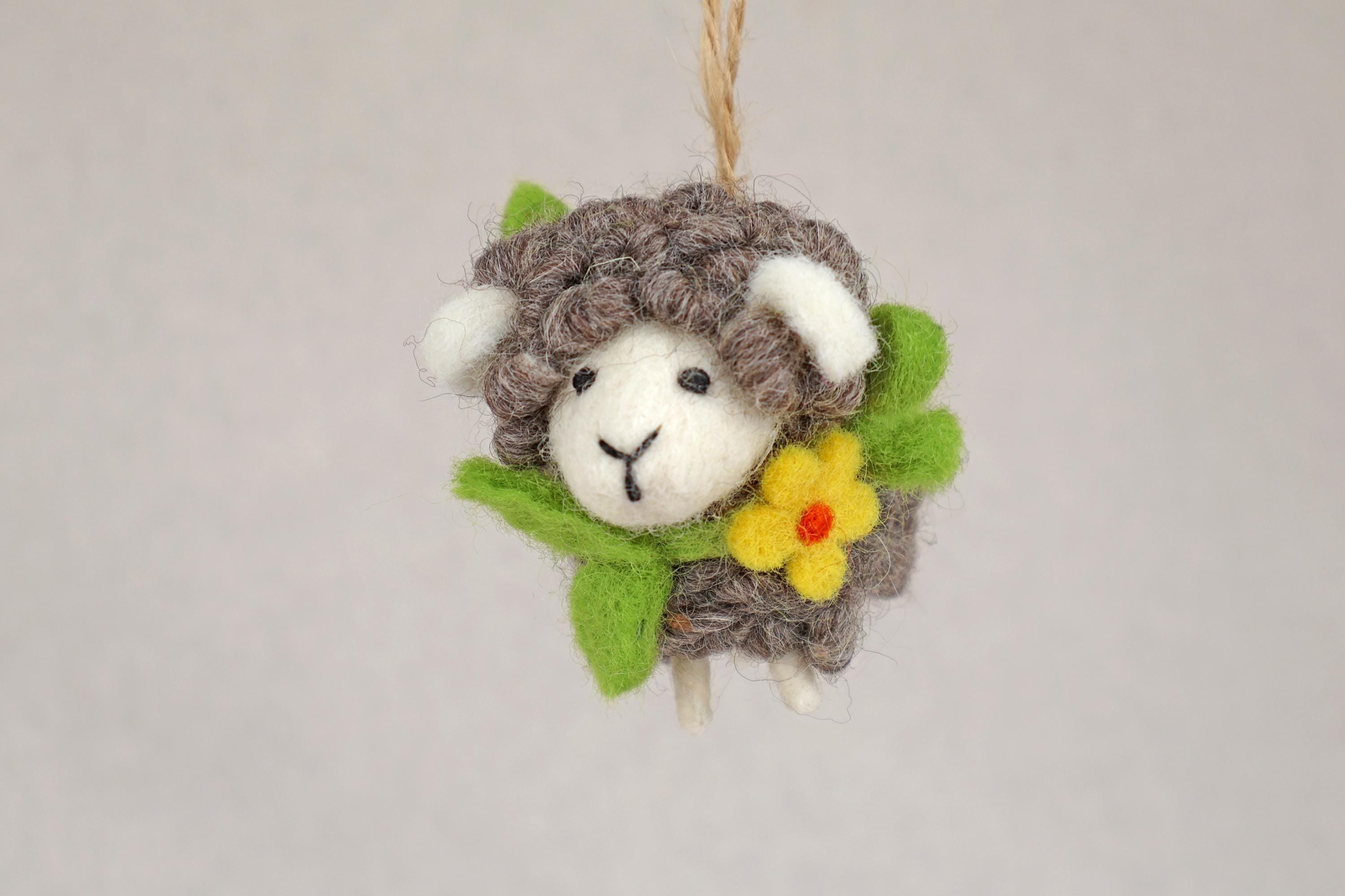 Anhänger Schaf mit Blumenkranz I Frühlingsdeko I Osterdeko I Christbaumschmuck Weihnachtsdeko I Winter Weihnachtsbaum I Weihnachtsschaf