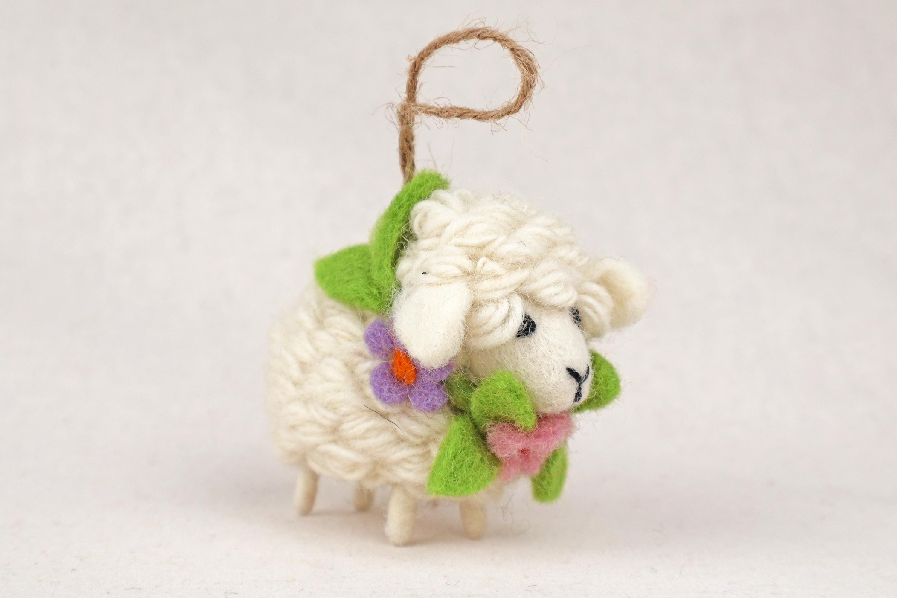 Anhänger Schaf mit Blumenkranz I Frühlingsdeko I Osterdeko I Christbaumschmuck Weihnachtsdeko I Winter Weihnachtsbaum I Weihnachtsschaf